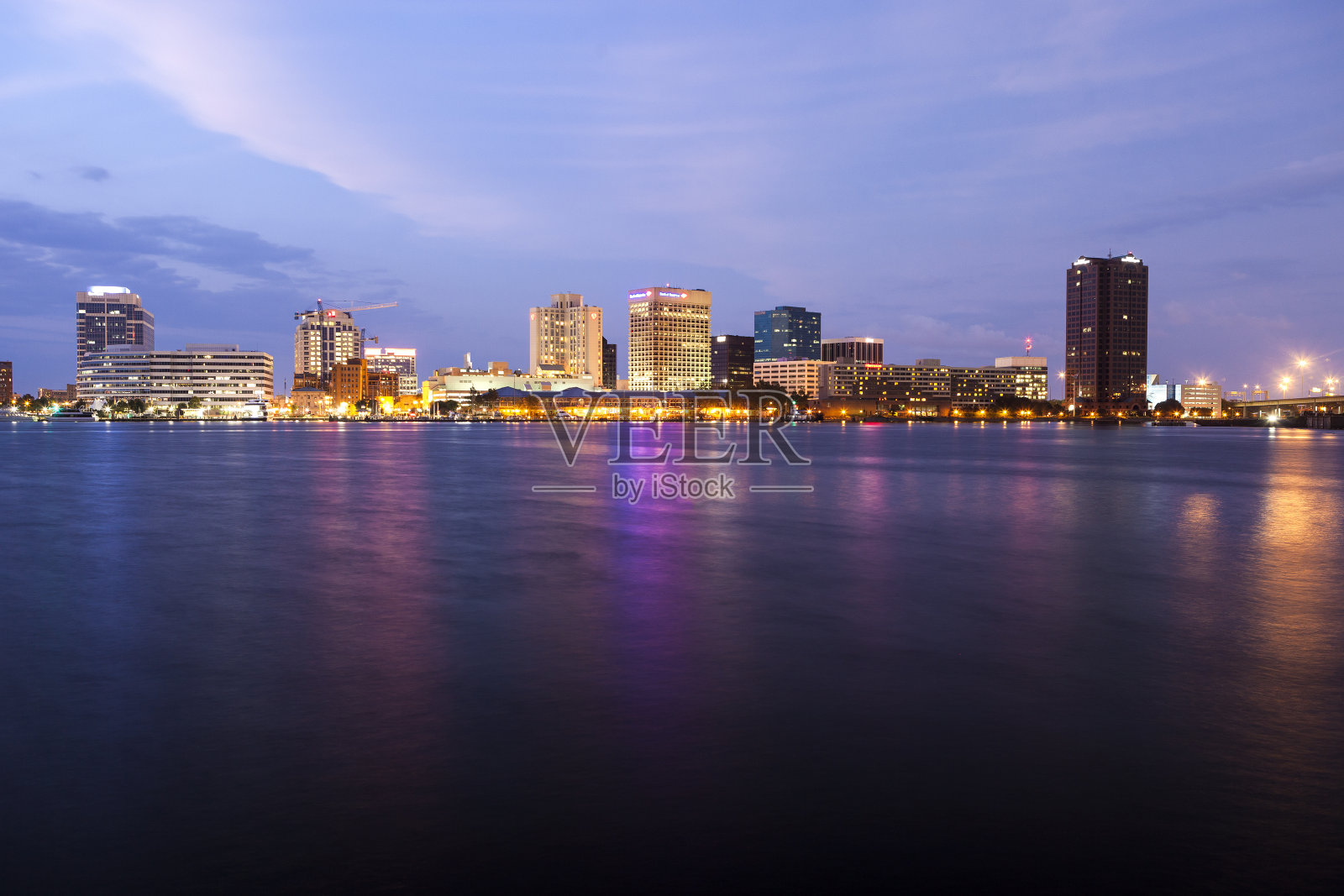 诺福克，弗吉尼亚的夜晚照片摄影图片