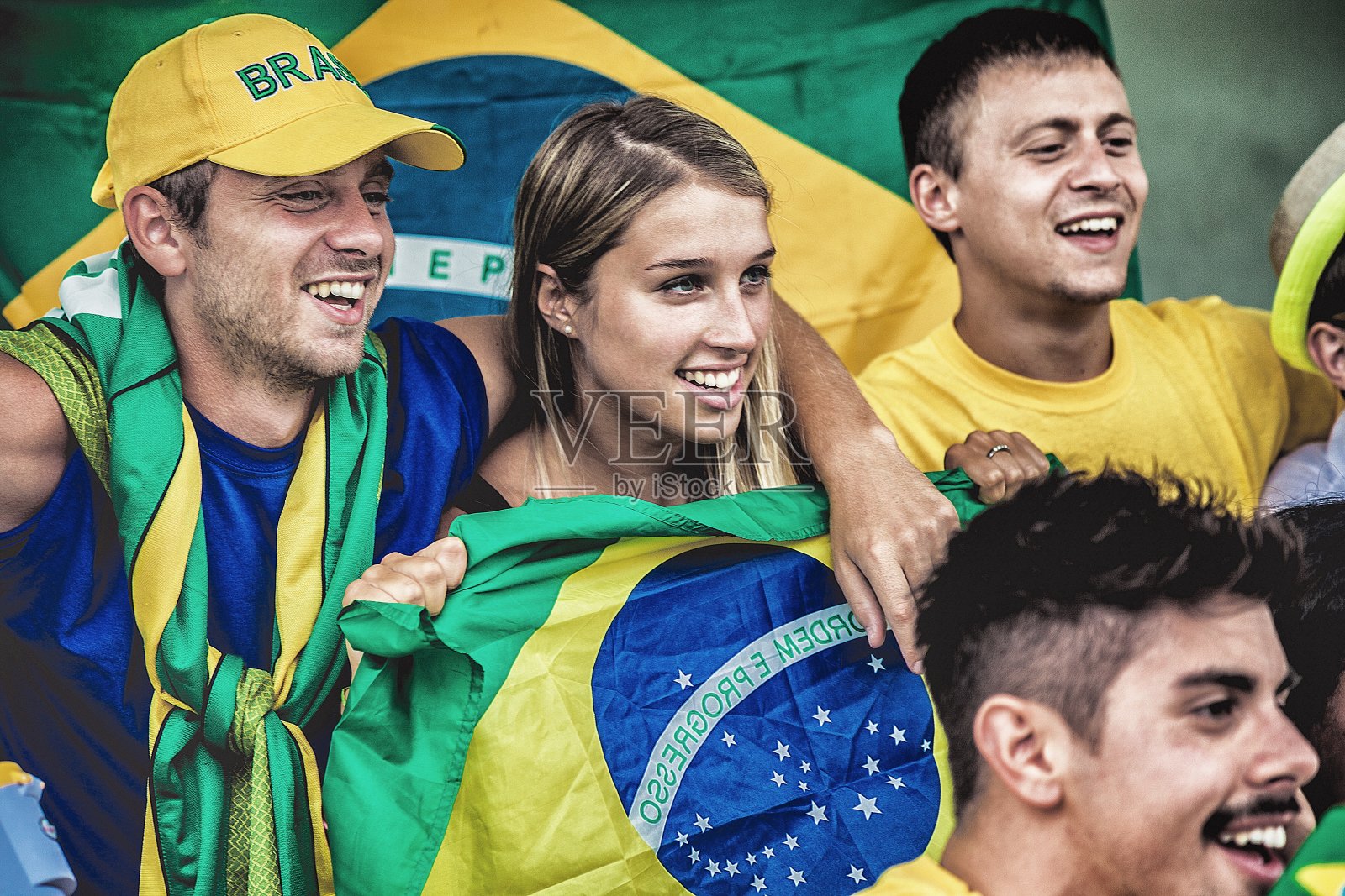 巴西球迷在体育场照片摄影图片