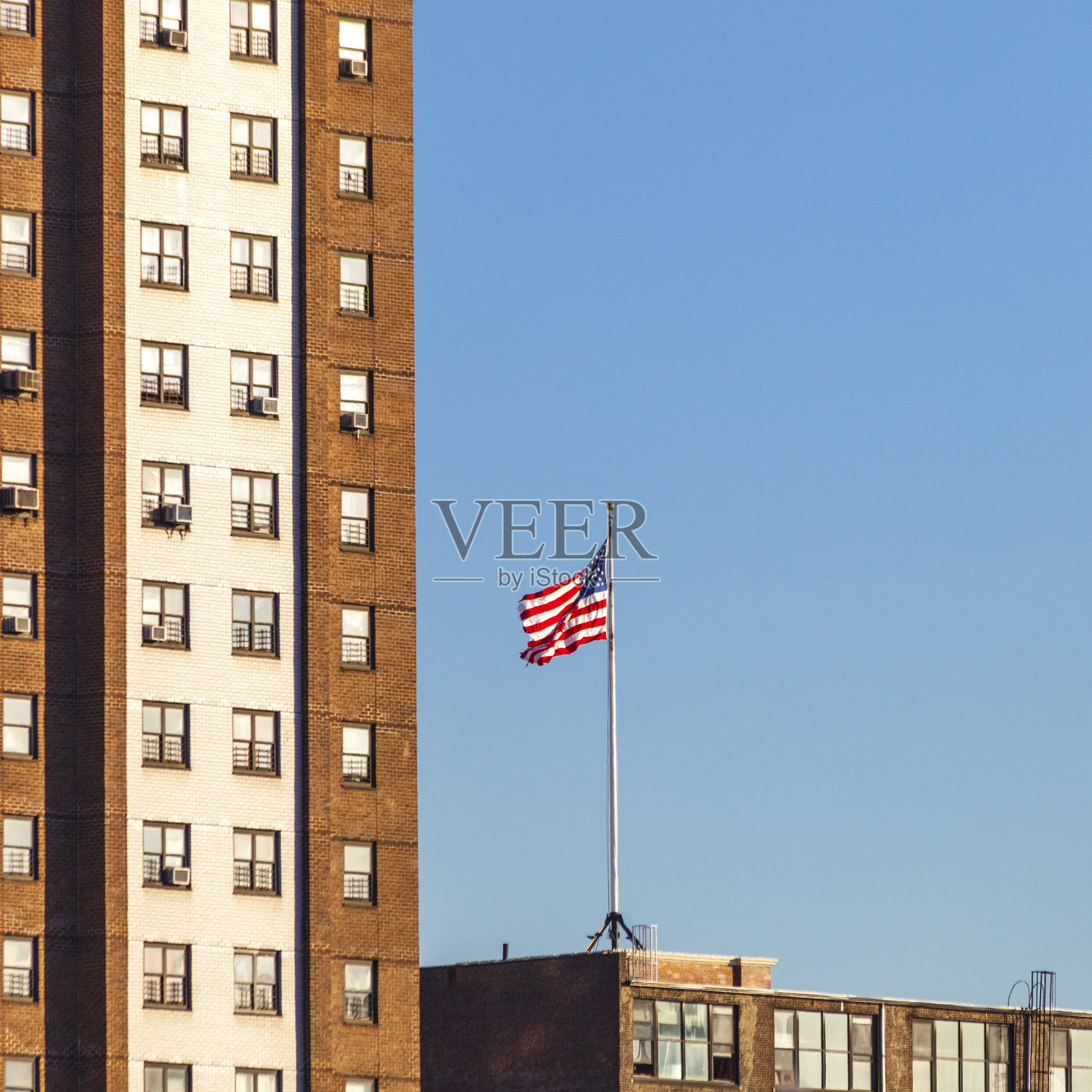 美国国旗，曼哈顿建筑。照片摄影图片