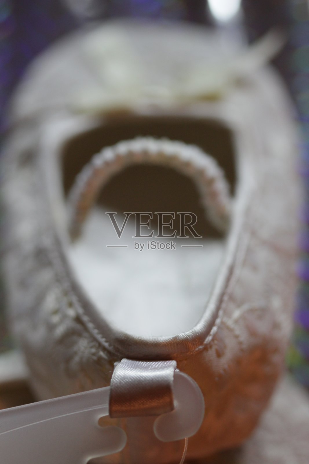 微距蕾丝婴儿平底鞋从背后照片摄影图片