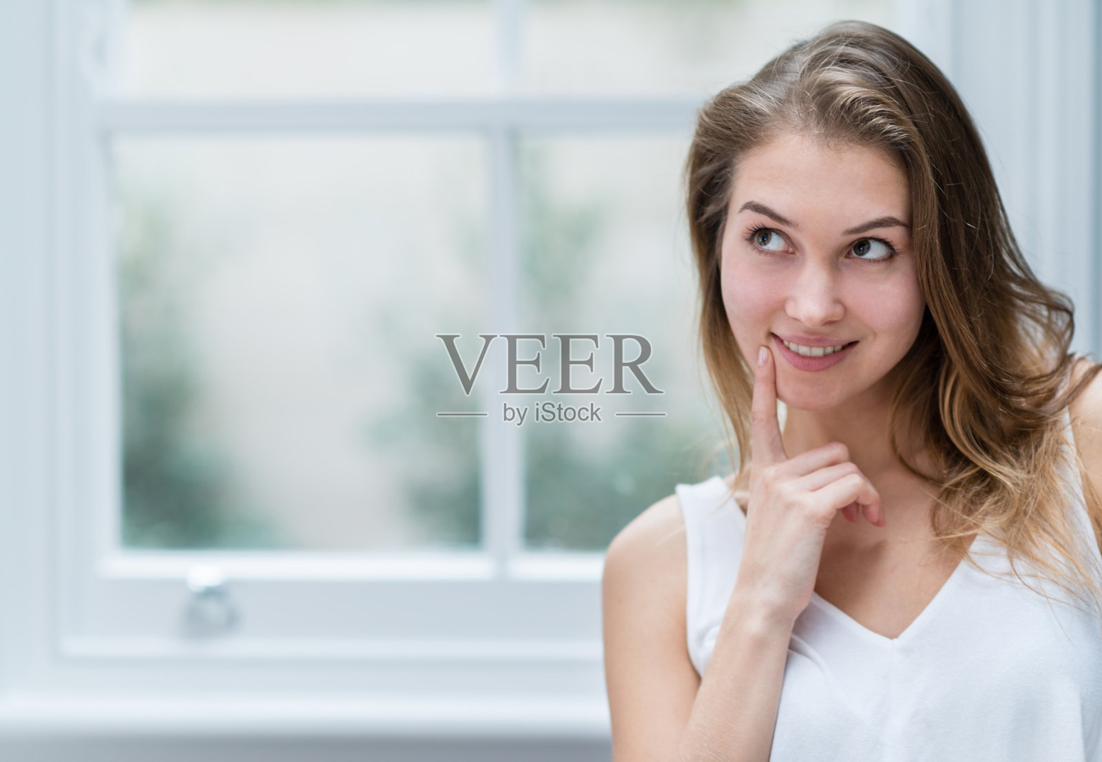 体贴的女人在家里照片摄影图片