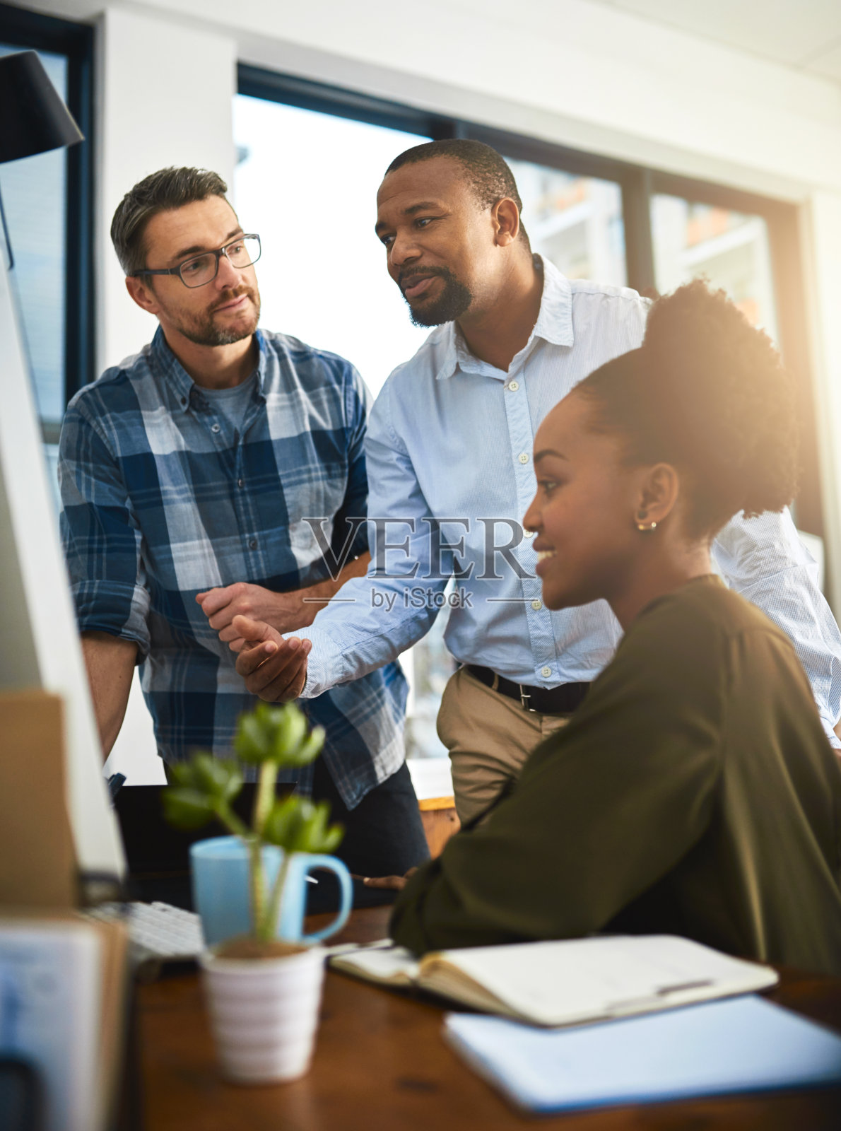 三个臭皮匠，顶个诸葛亮照片摄影图片