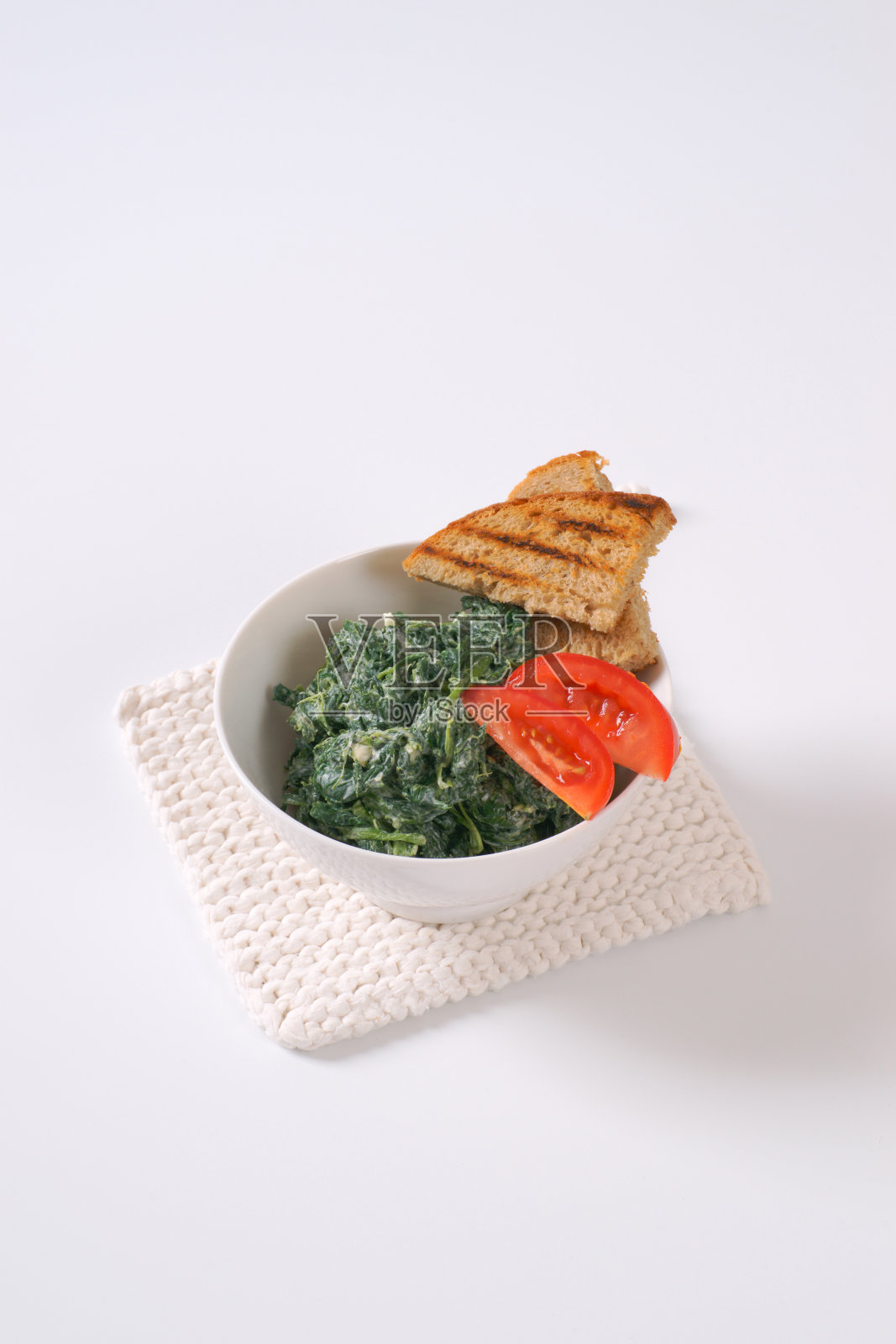 奶油菠菜和吐司照片摄影图片