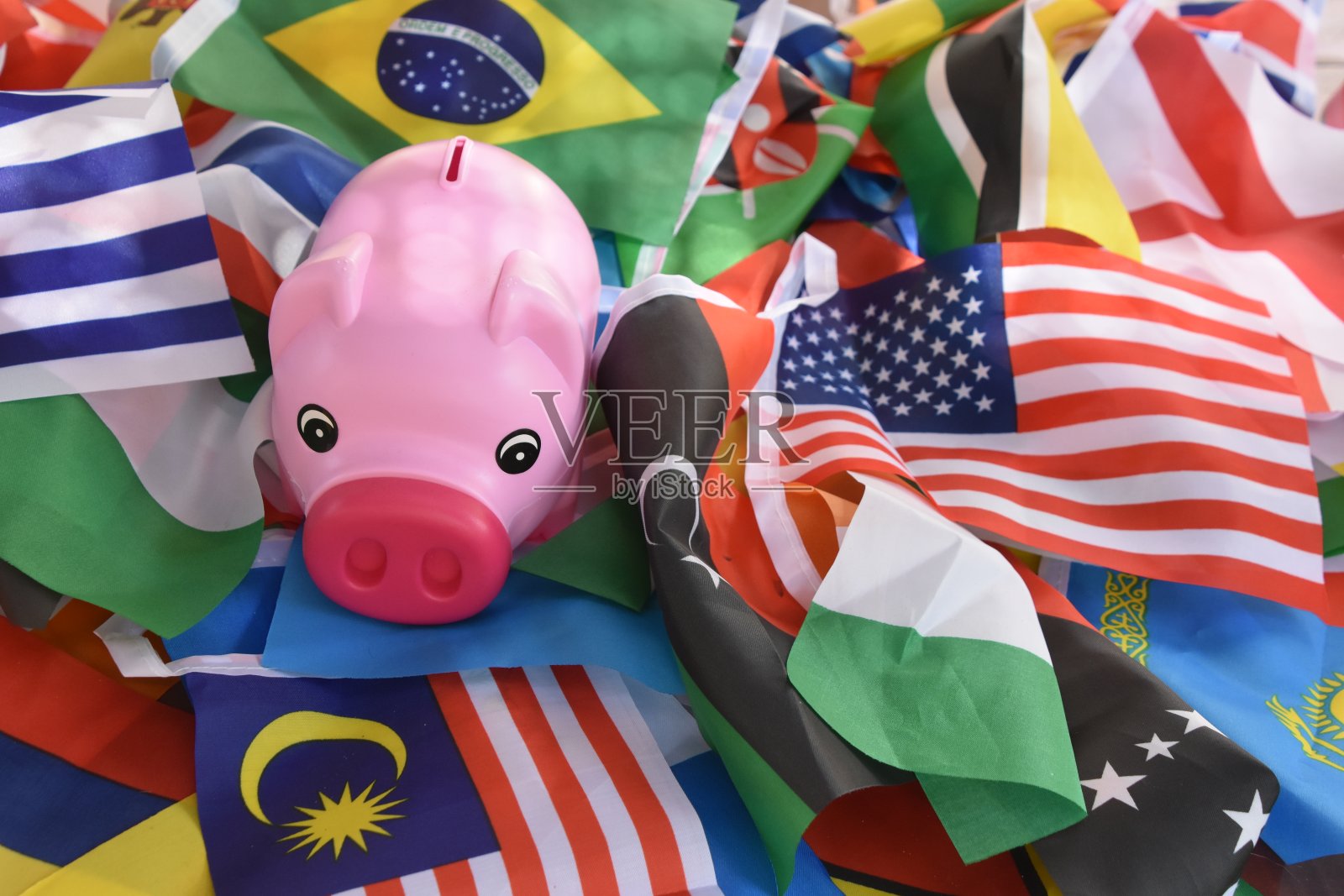 储蓄罐和旗子照片摄影图片