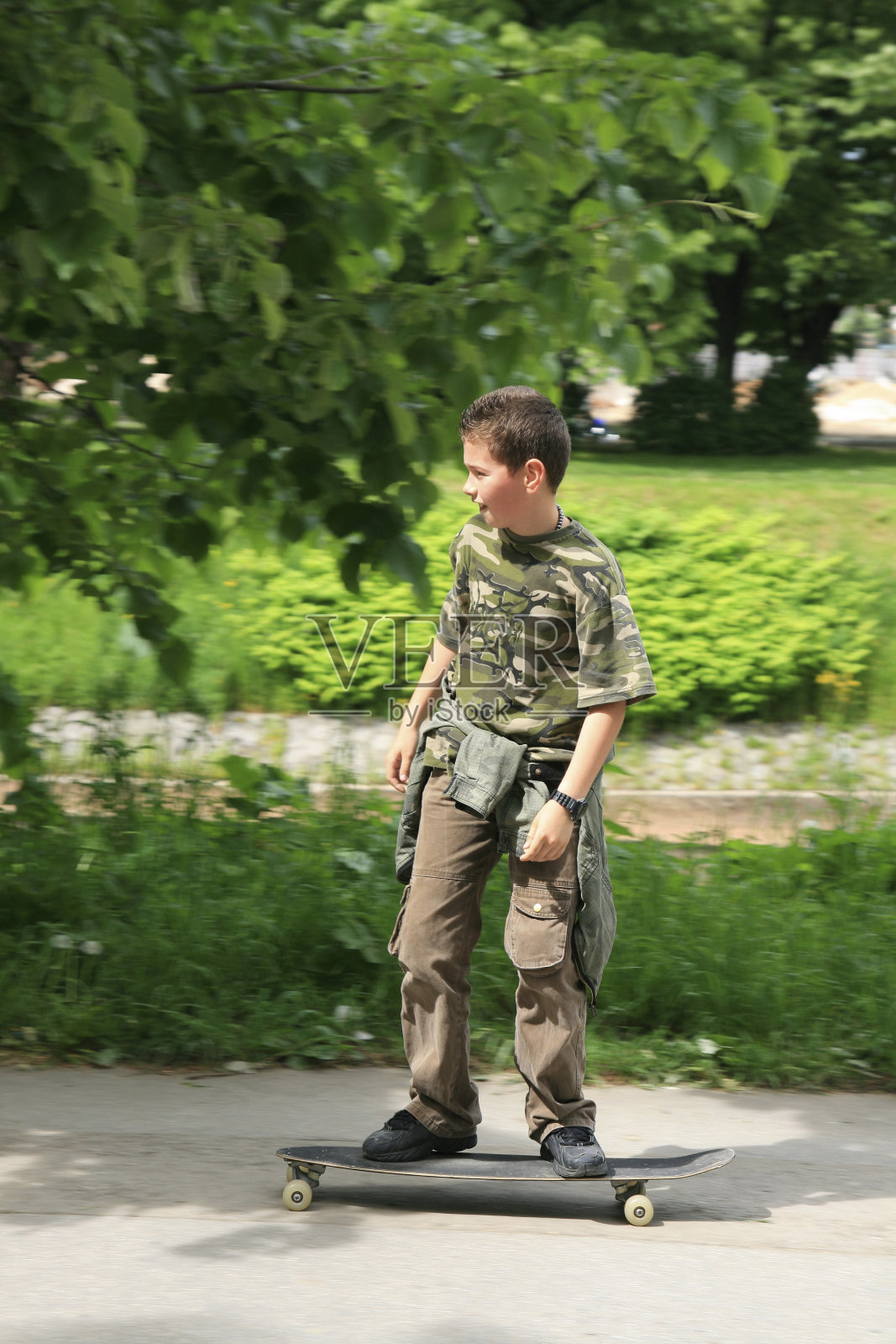 年轻的男孩照片摄影图片