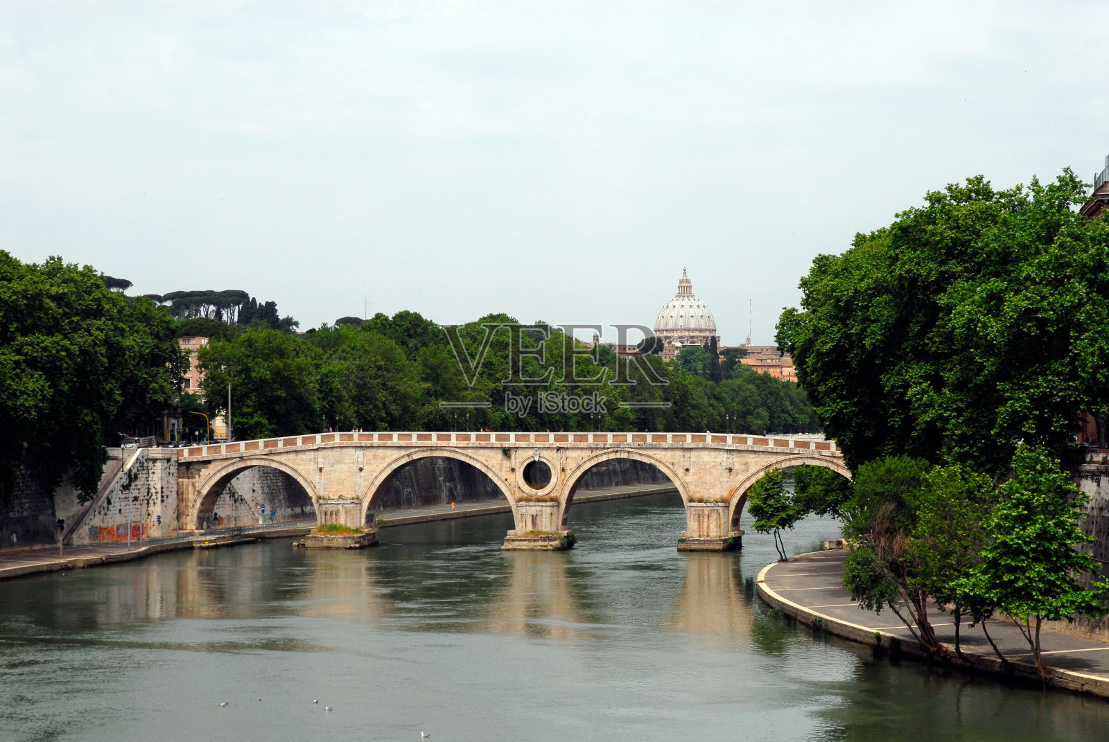 西斯托桥和圣彼得大教堂照片摄影图片