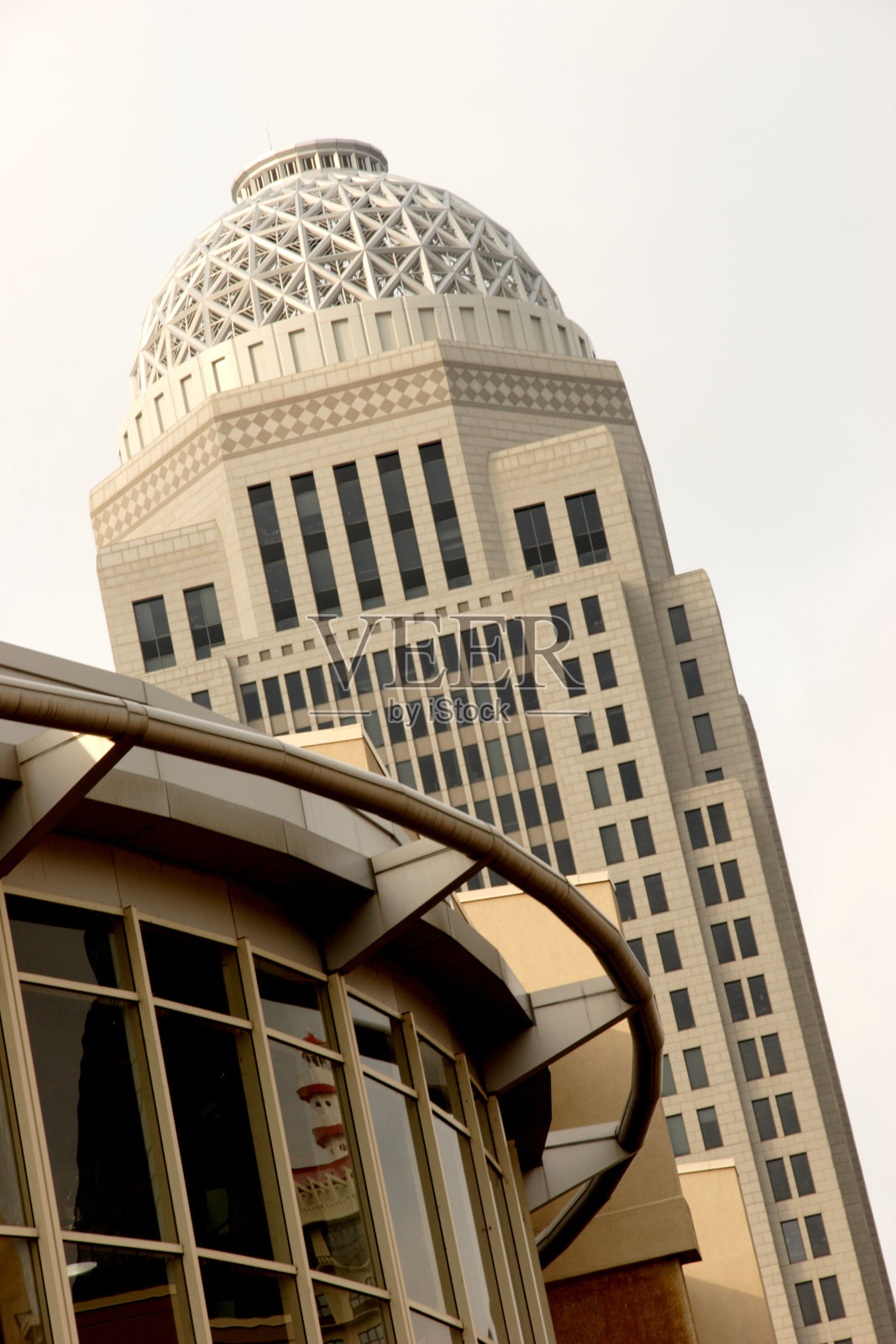 城市景观-弯曲的建筑结构照片摄影图片