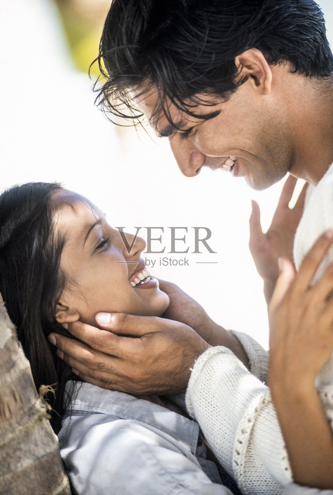 夫妇在海滩照片摄影图片