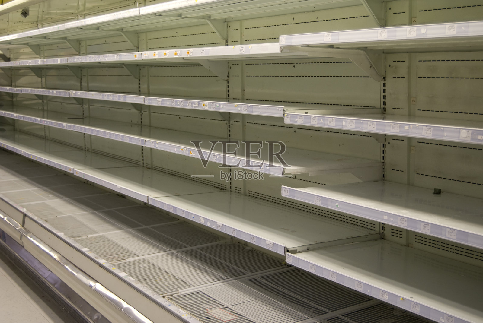 清空超市冷藏货架照片摄影图片