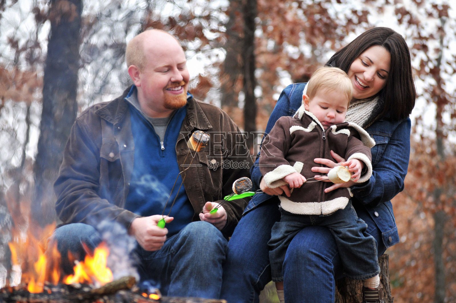 家庭篝火照片摄影图片