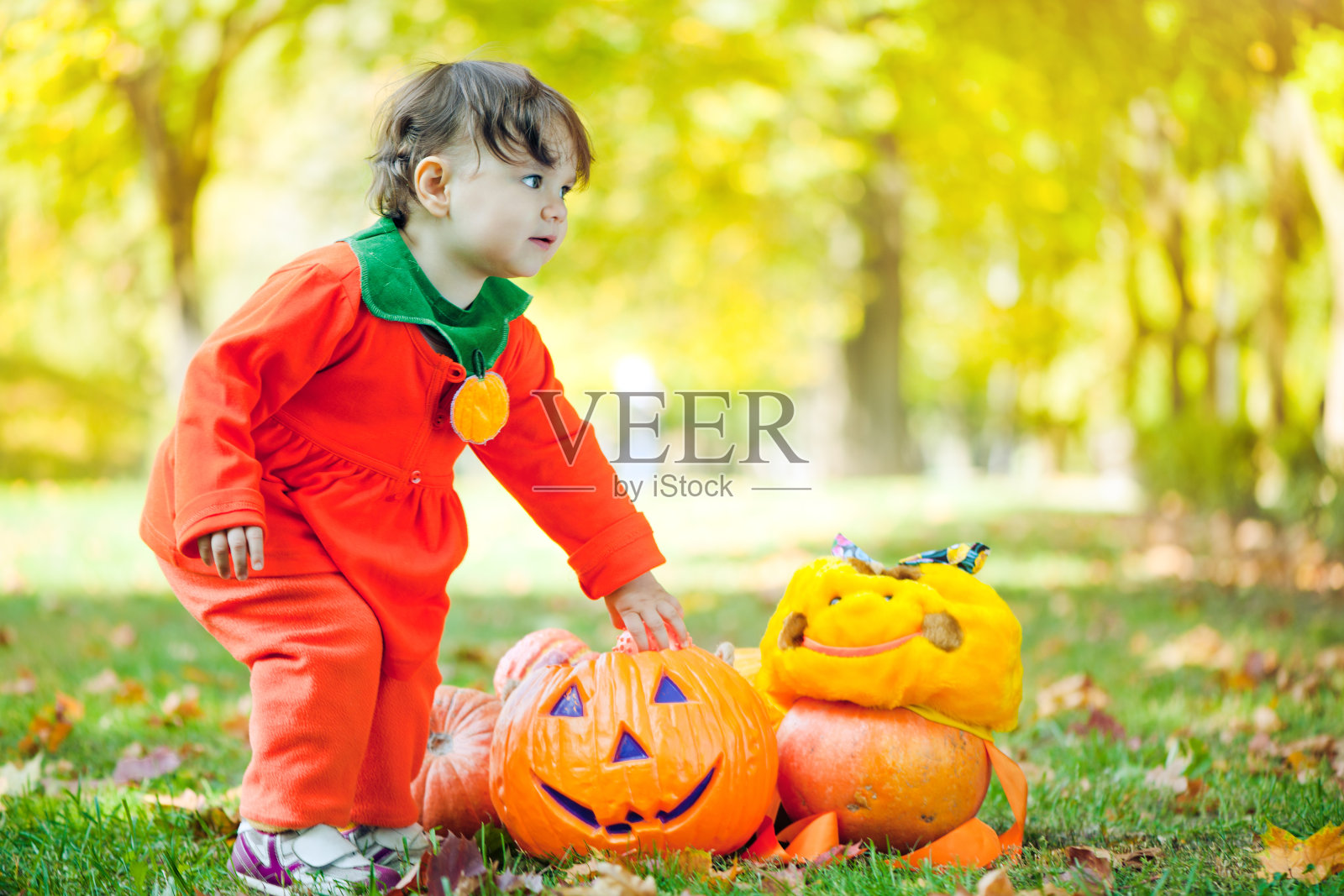 万圣节的女孩照片摄影图片