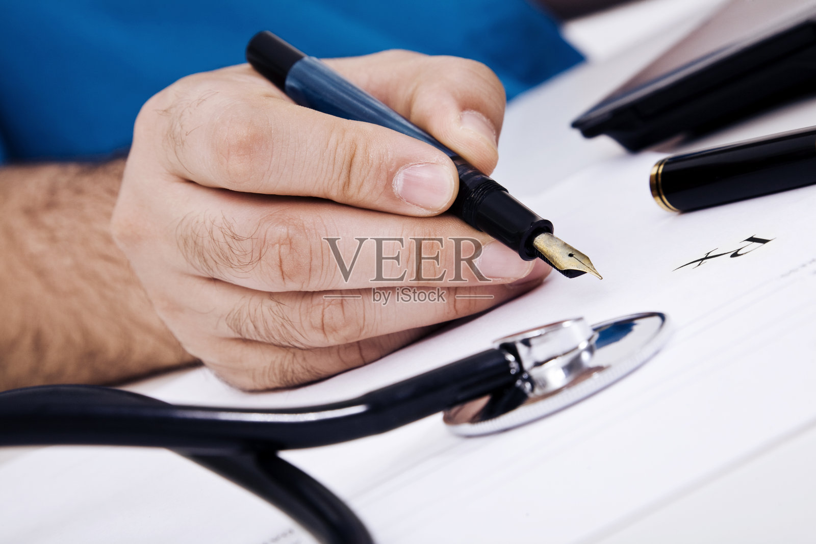 医生写的处方照片摄影图片