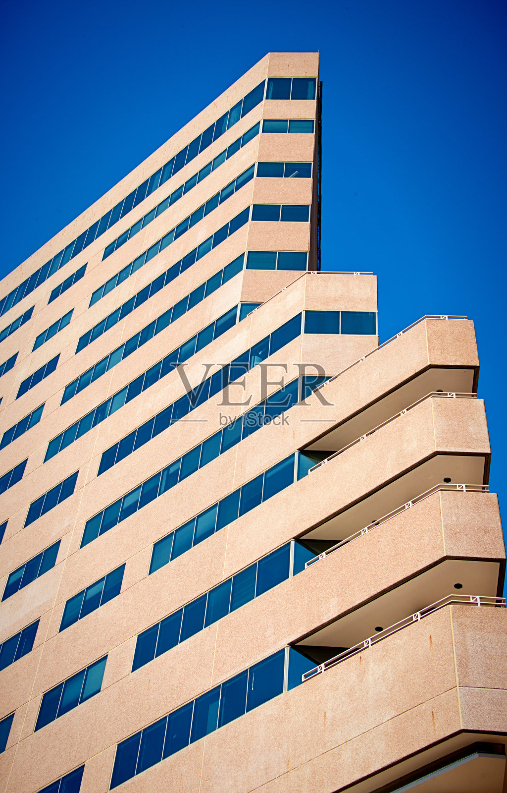 纵深广角未来感银行办公摩天大楼照片摄影图片