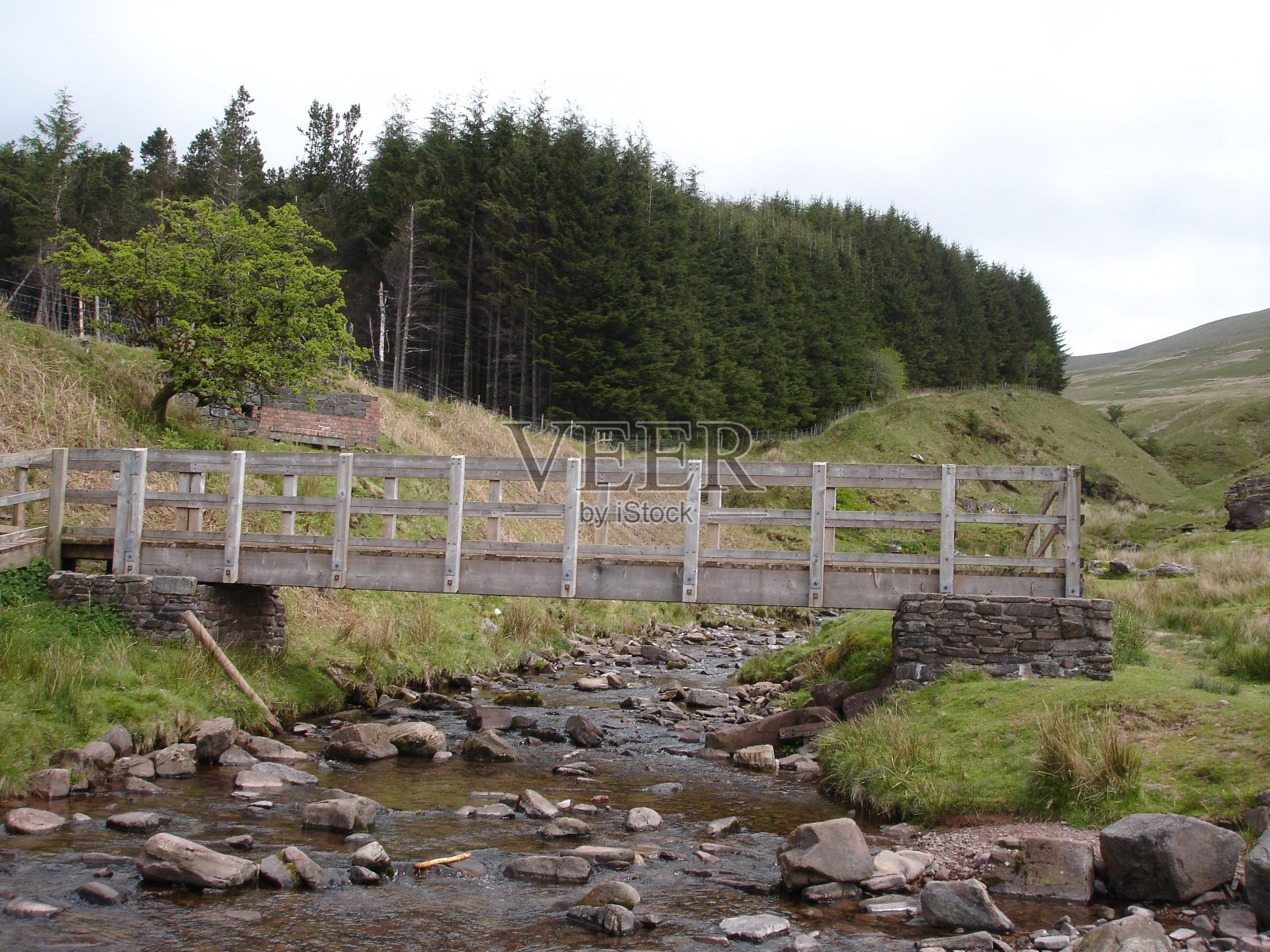 到Penyfan的桥，Brecon Beacons照片摄影图片