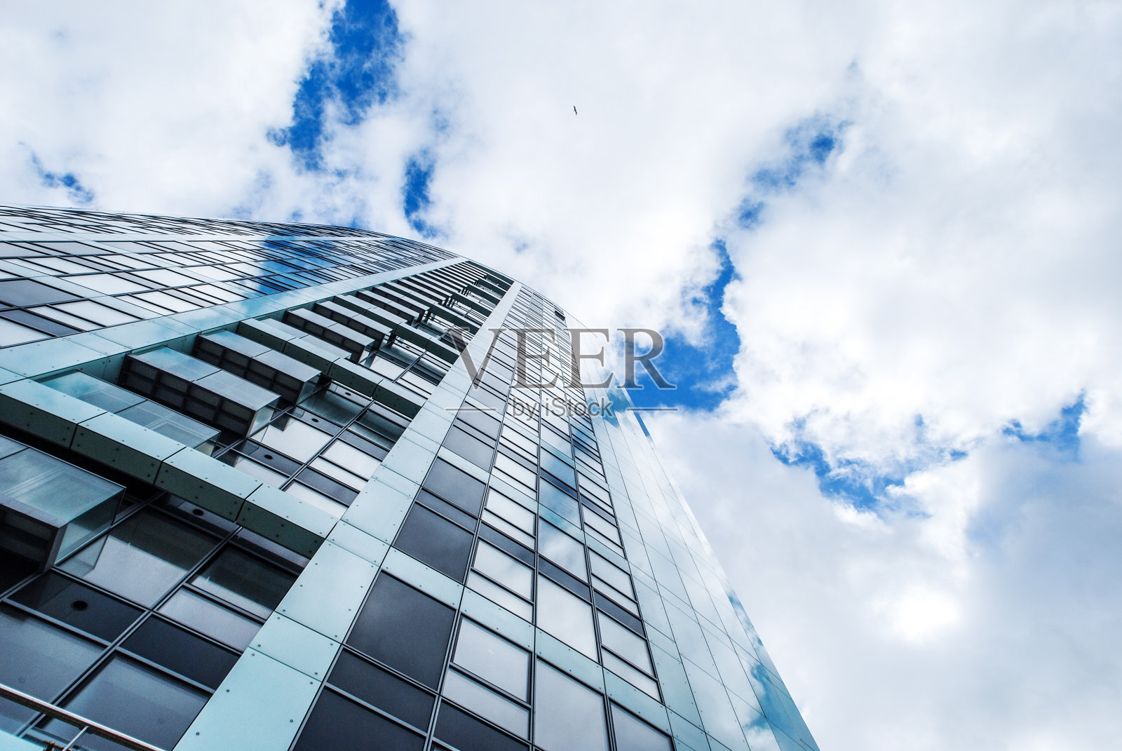 现代建筑从下面看摩天大楼照片摄影图片