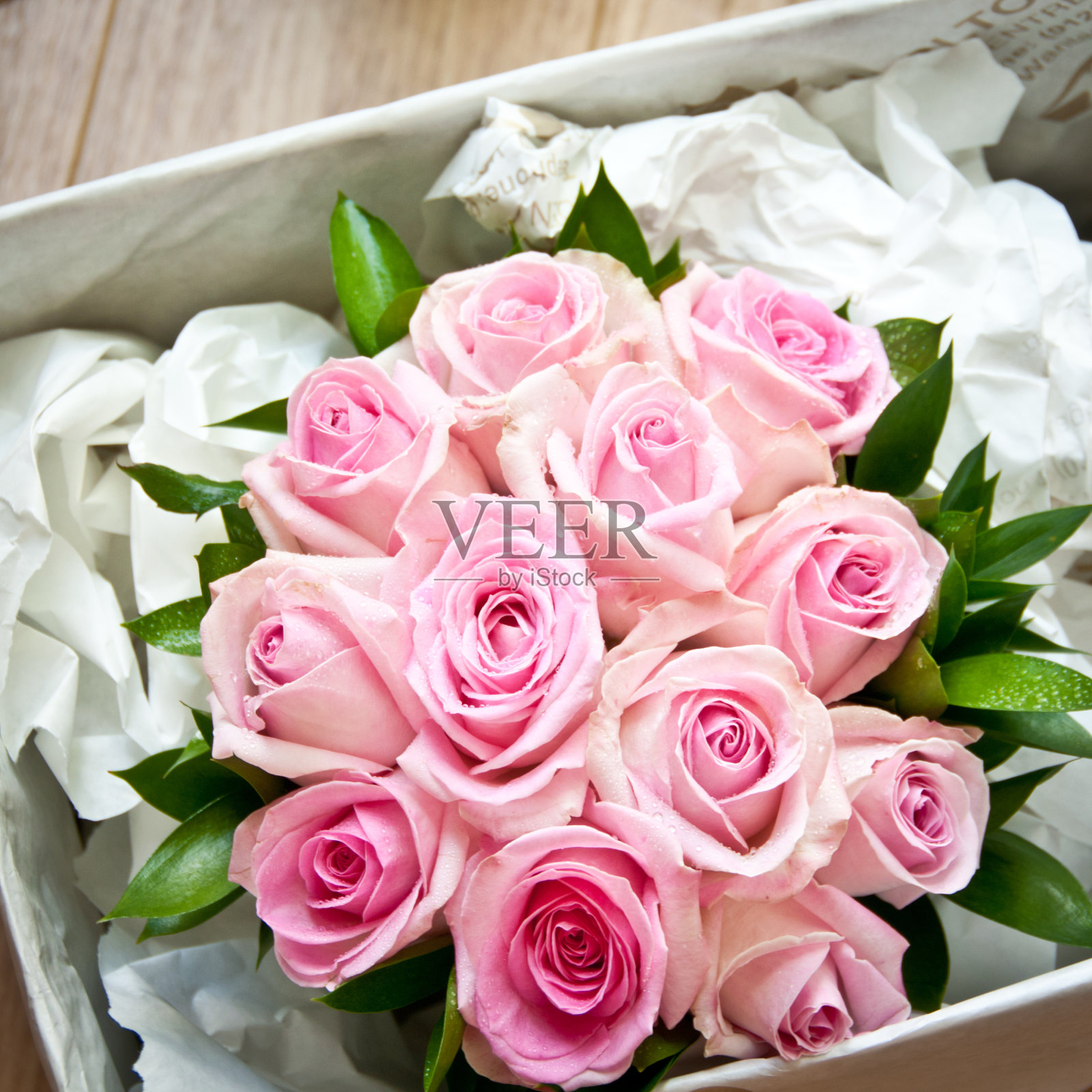 婚礼花束粉红玫瑰花束在一个盒子照片摄影图片