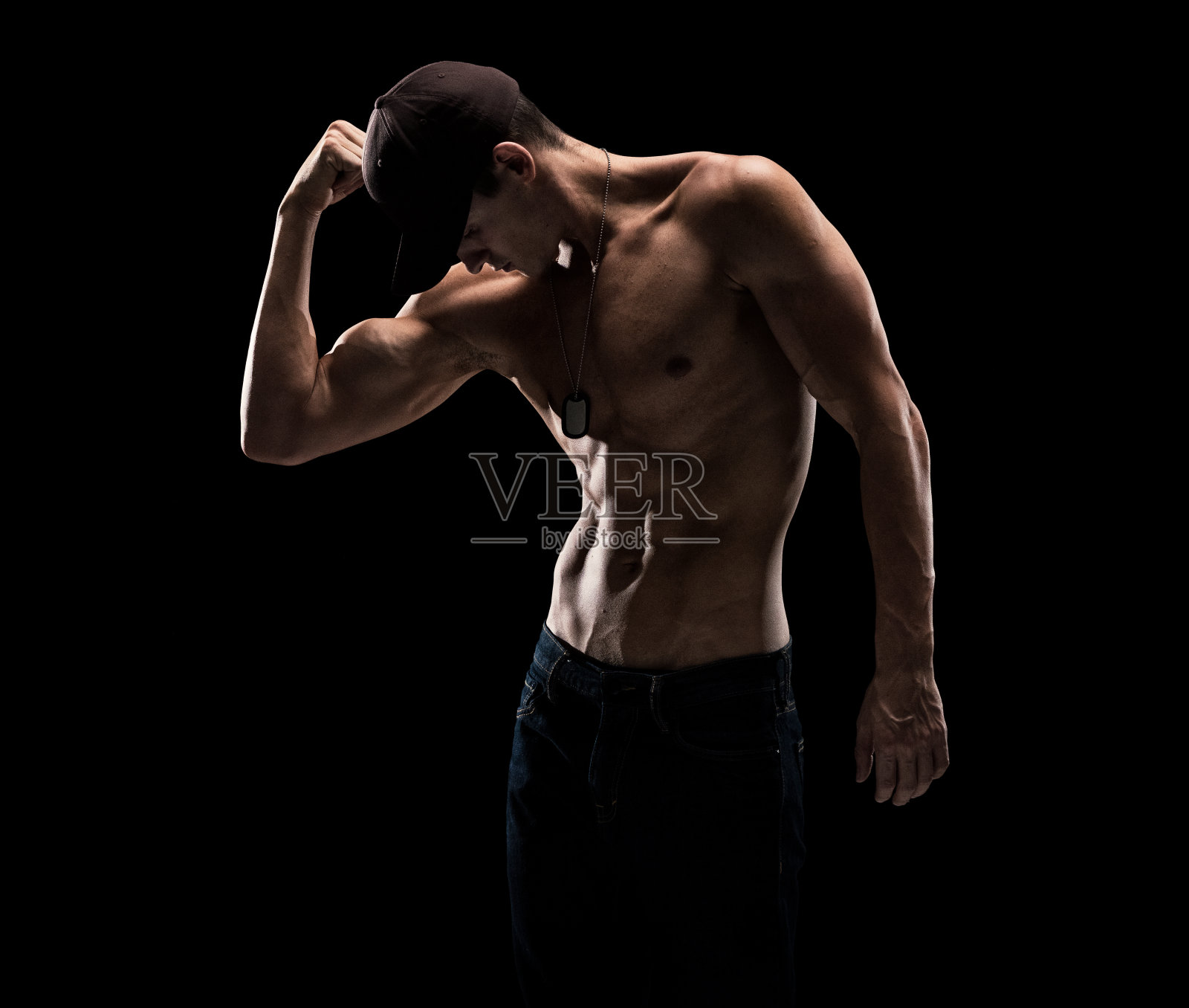 赤膊肌肉男伸缩肌肉照片摄影图片