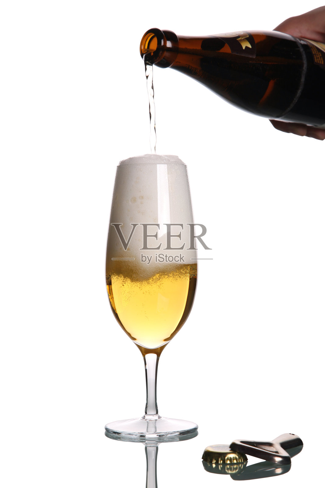 啤酒杯满，倒照片摄影图片