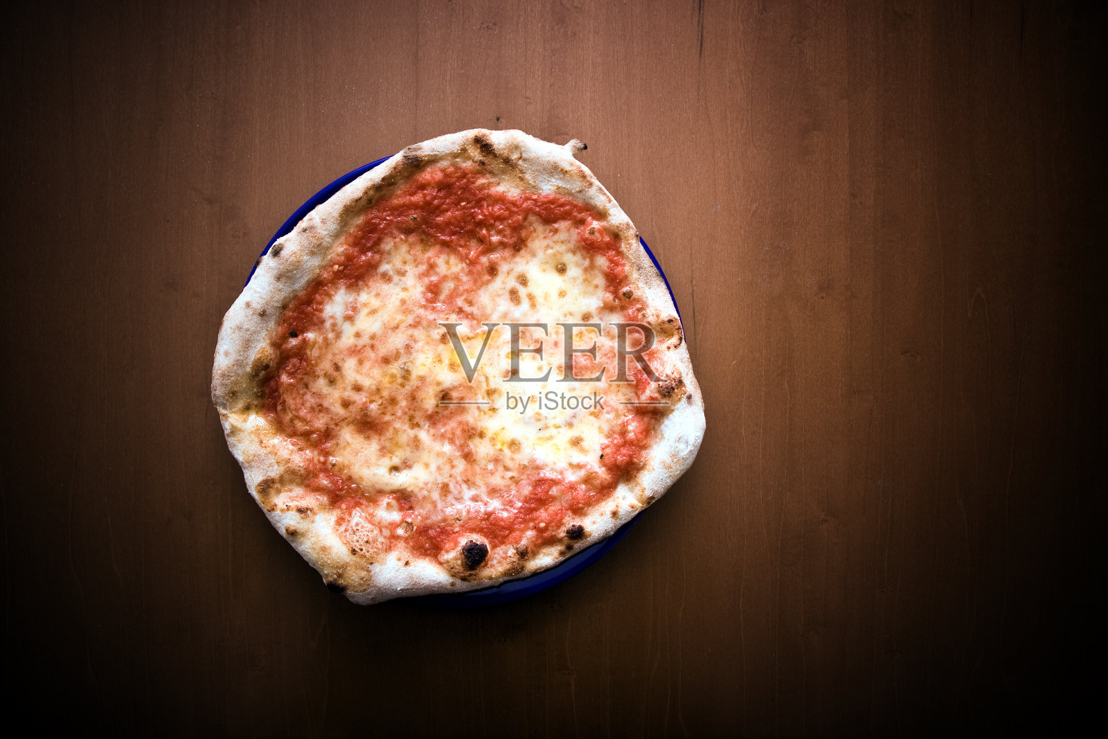 正宗的意大利玛格丽塔披萨照片摄影图片