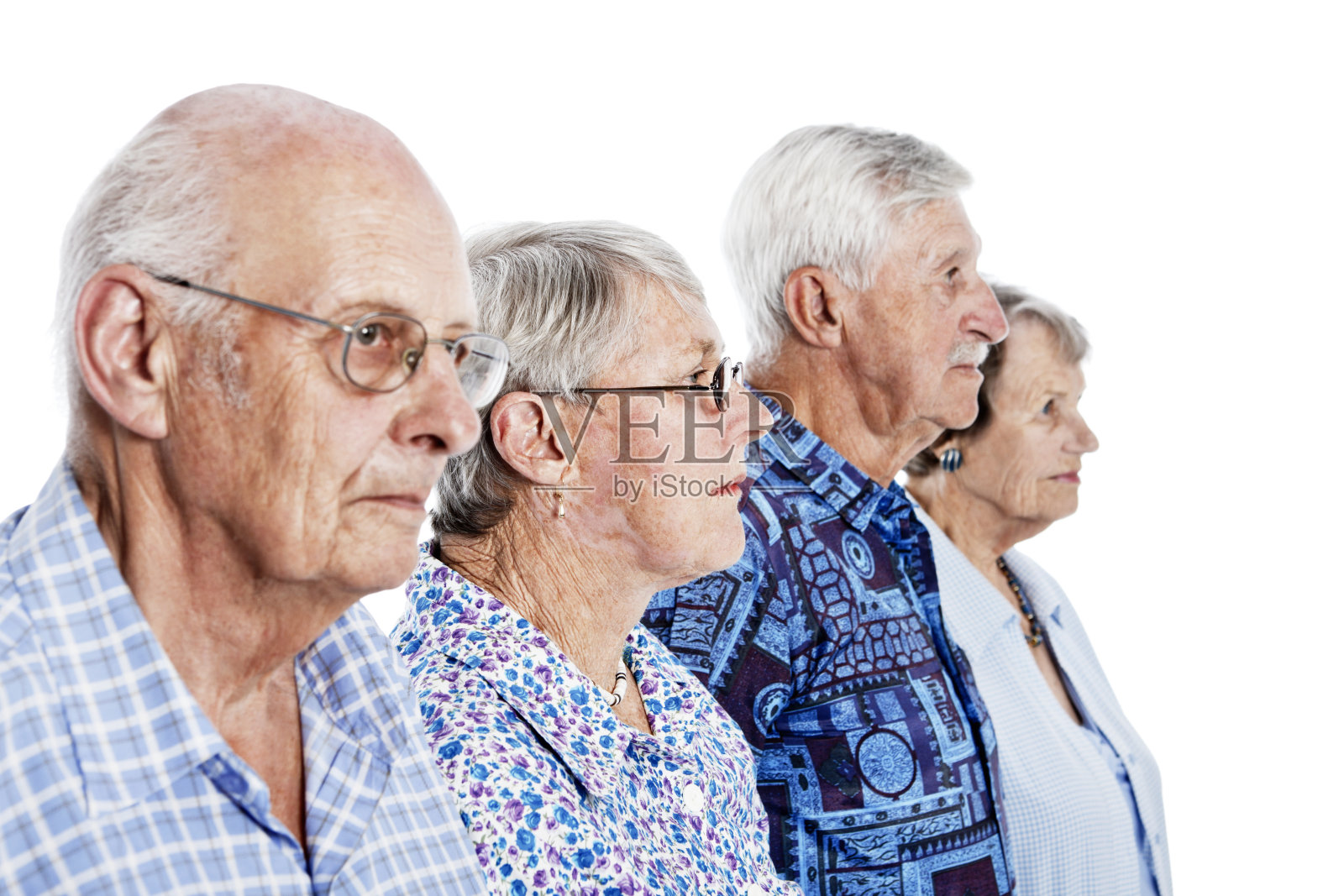 四个严肃的老人的侧面画像照片摄影图片