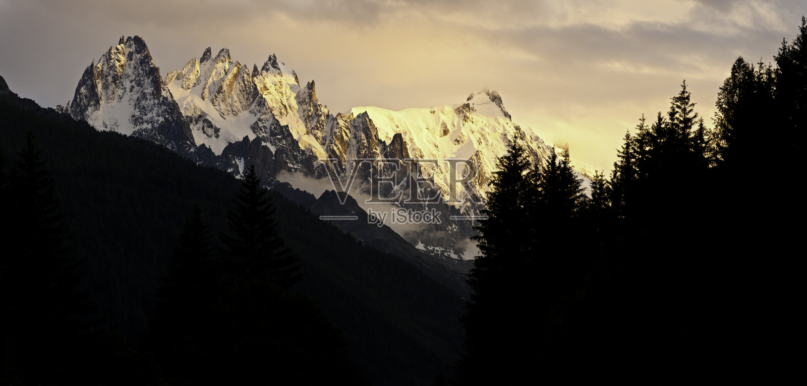 雪峰日落峰巅全景法国照片摄影图片