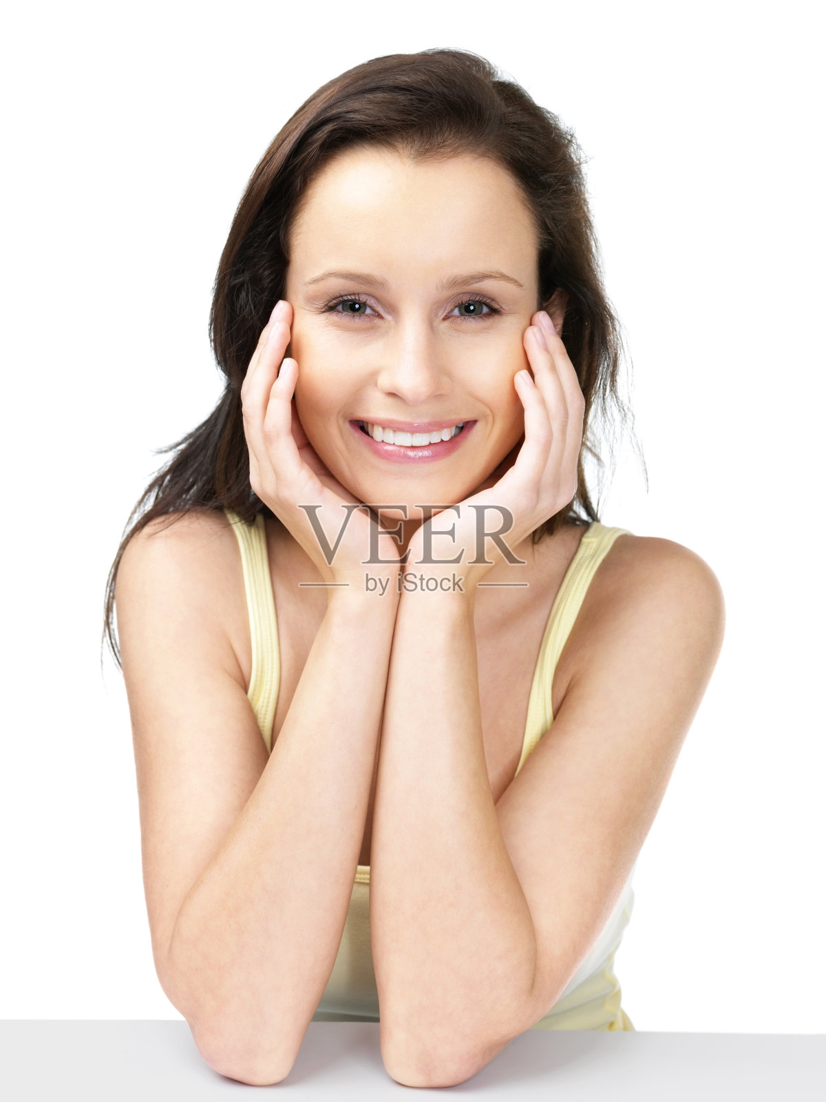 漂亮的年轻女性，手放在脸颊上照片摄影图片