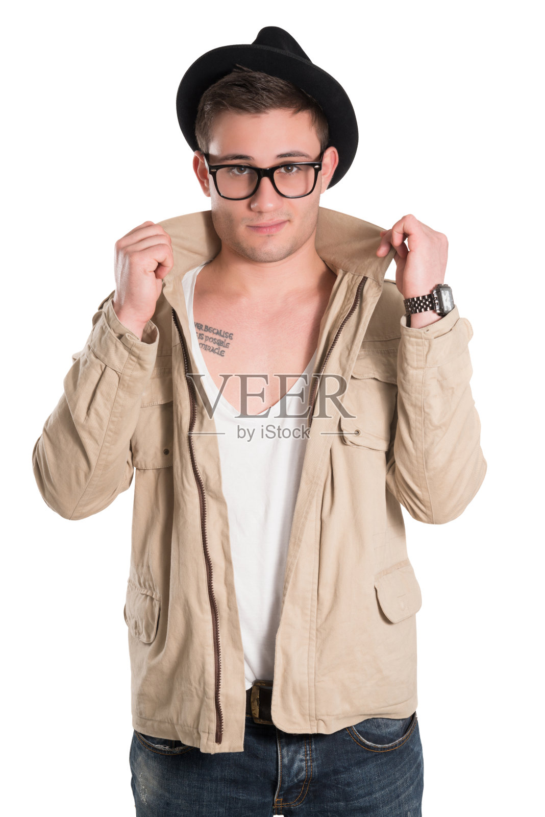 年轻英俊的男人与帽子和眼镜照片摄影图片