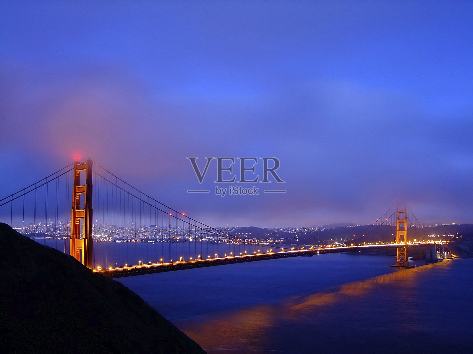 黎明时分的金门大桥照片摄影图片