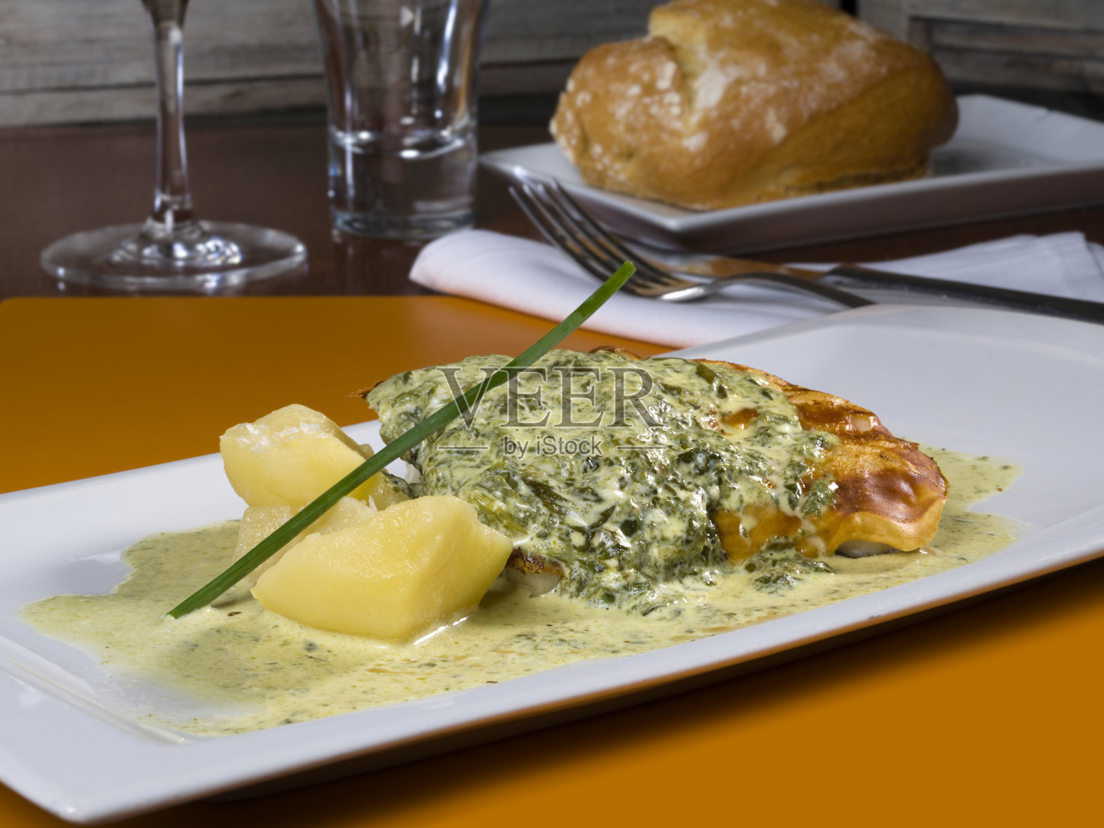 鳕鱼和菠菜照片摄影图片