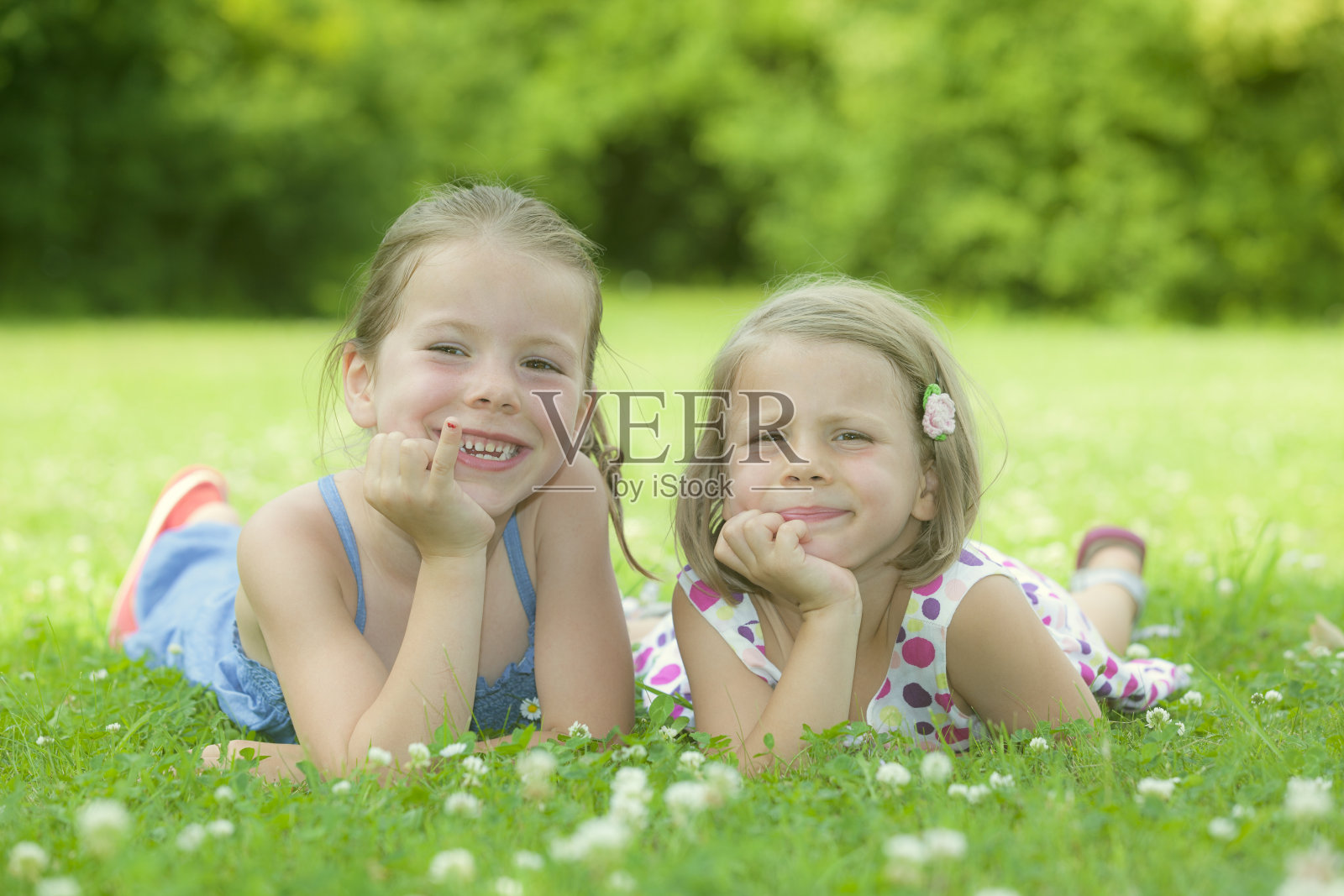 快乐的姐妹照片摄影图片