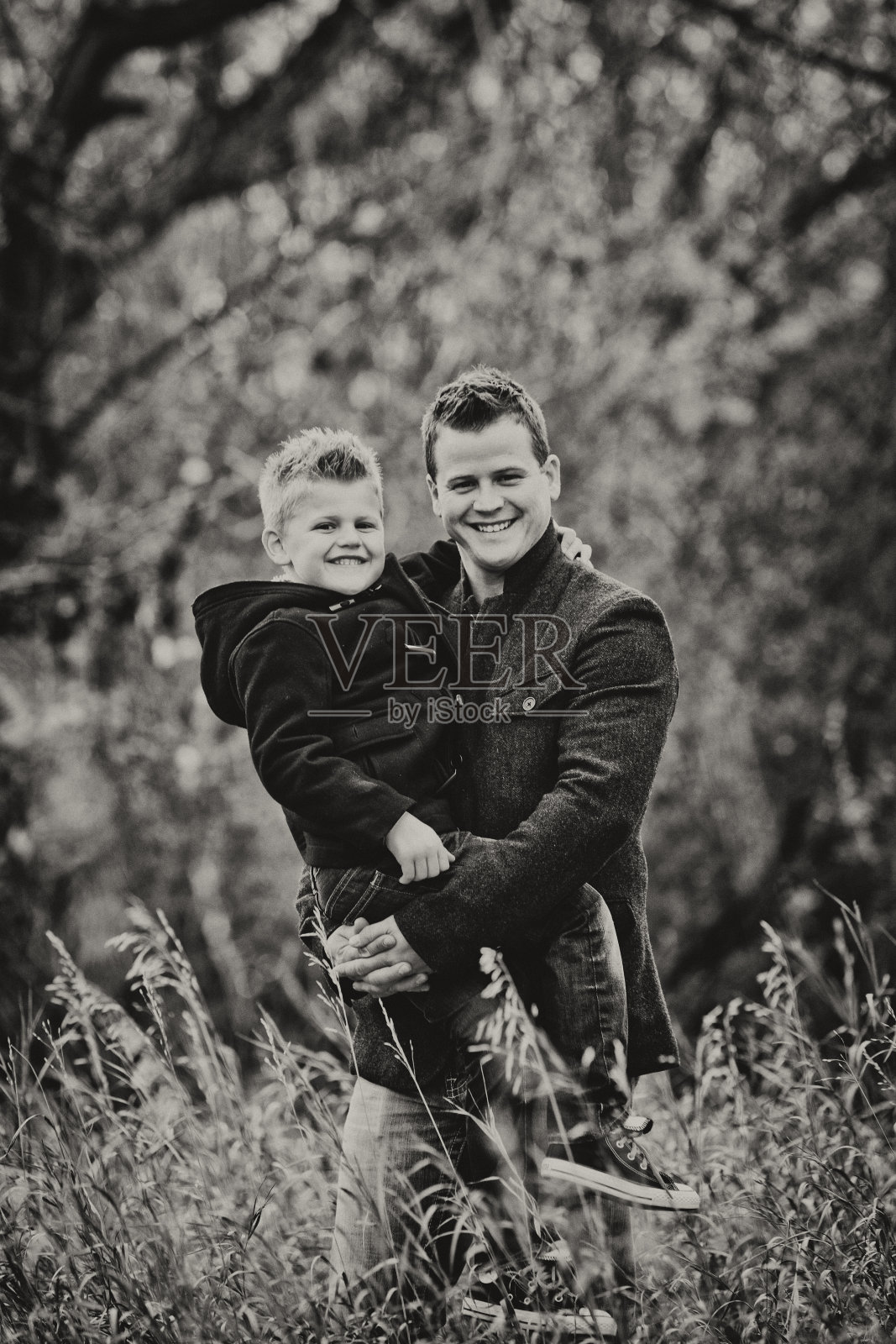 父亲和儿子照片摄影图片