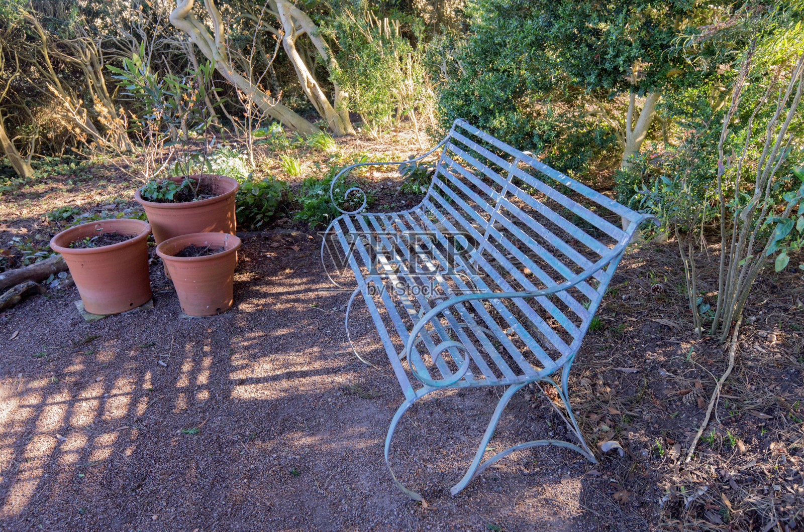 板凳上照片摄影图片