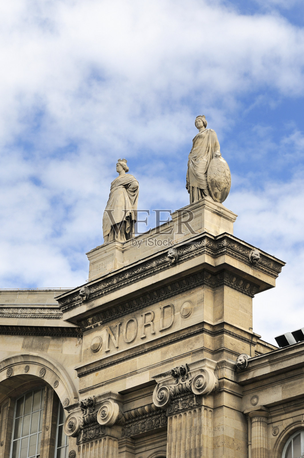法国巴黎北加勒的雕像照片摄影图片