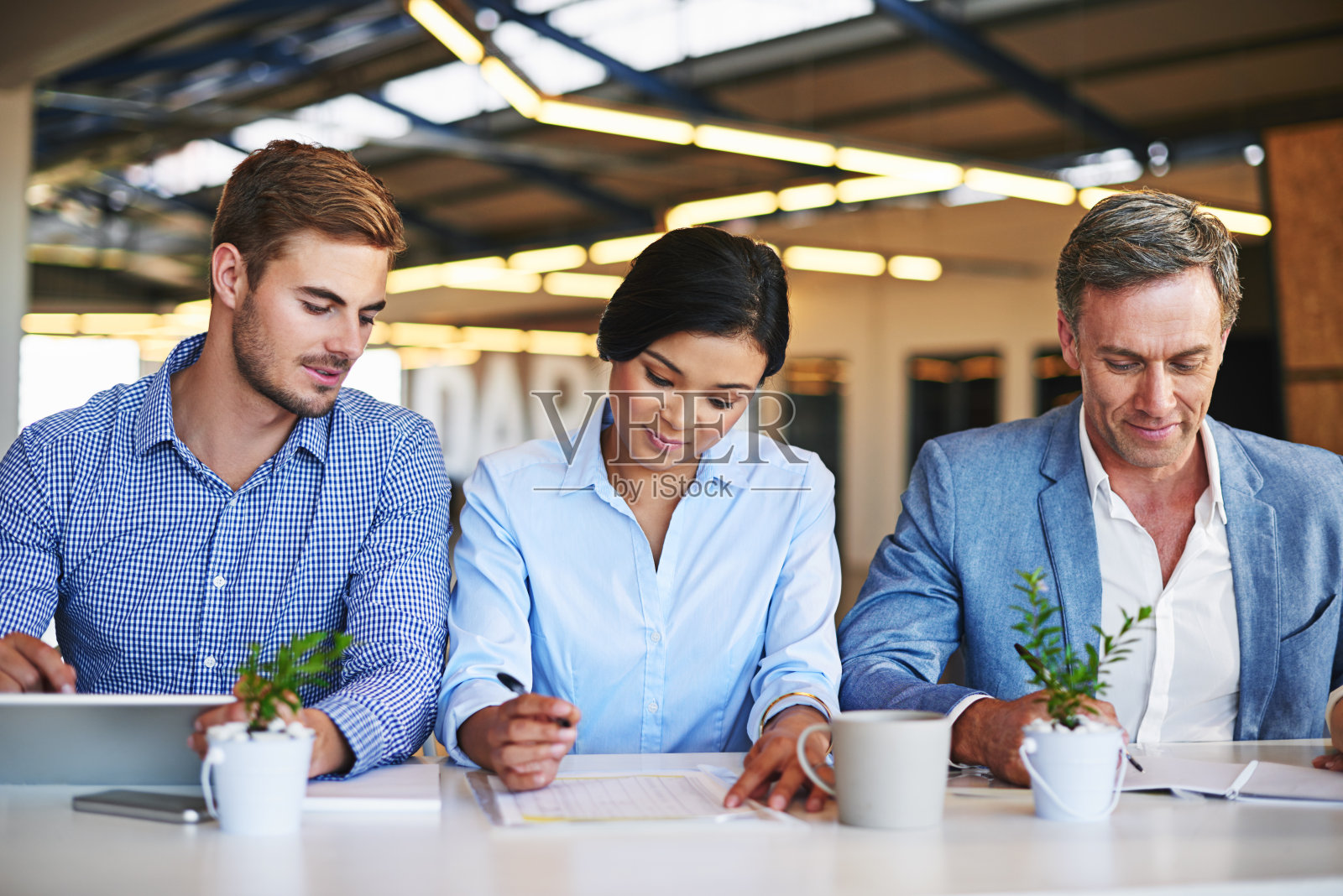 专注于手头的任务照片摄影图片