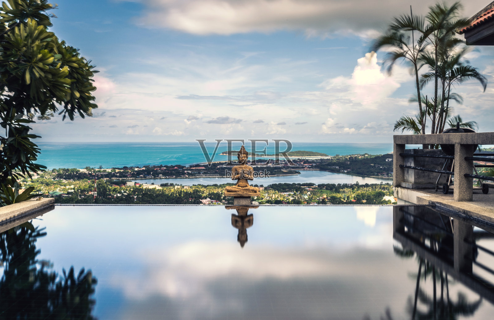 别墅的游泳池照片摄影图片