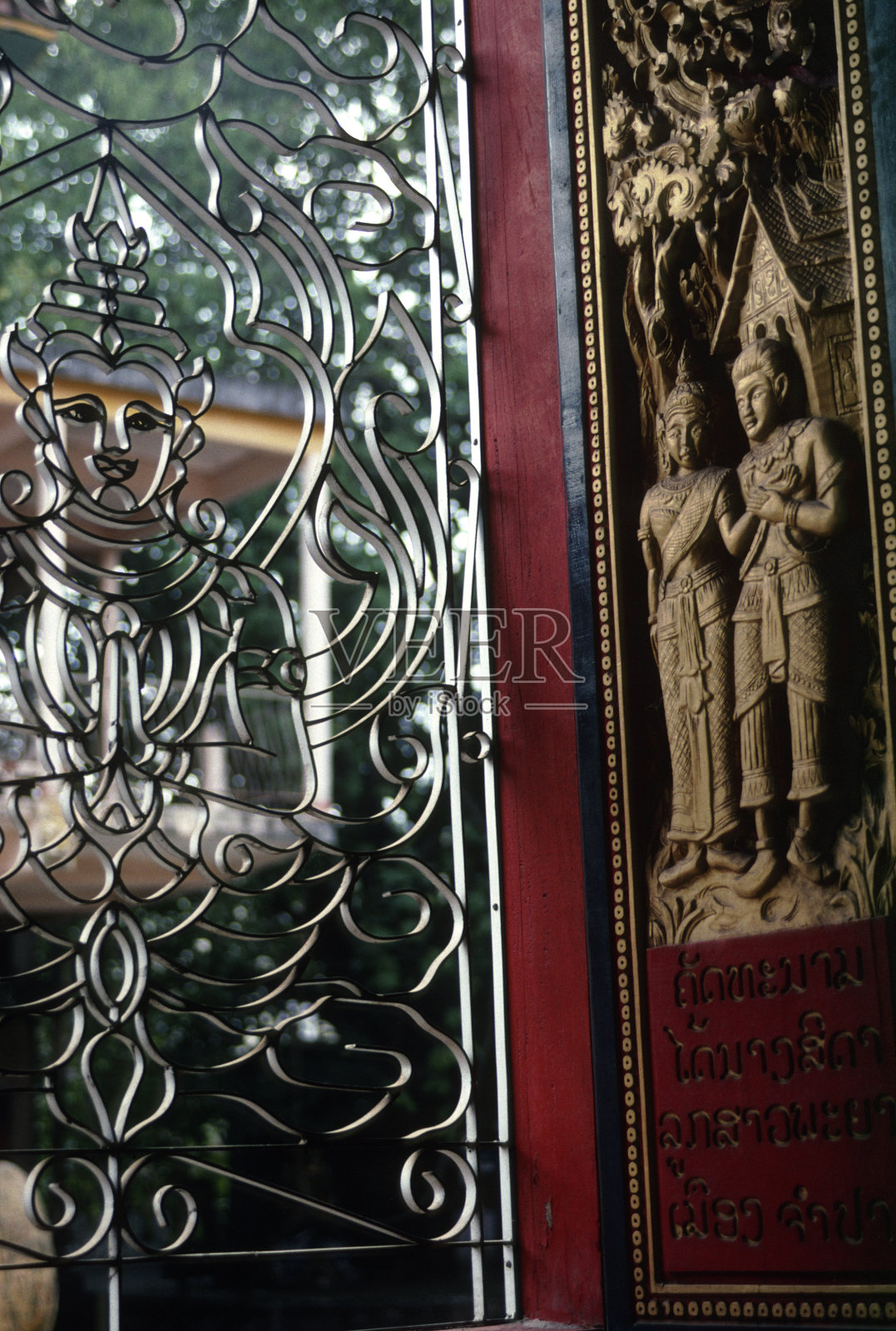 佛窗及雕刻照片摄影图片