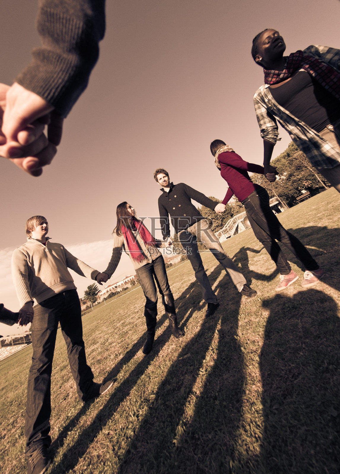 为了一个共同的想法而在一起，增进感情照片摄影图片