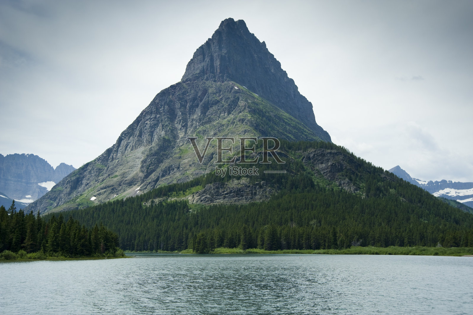 壮丽的山景和湖冰川国家公园照片摄影图片