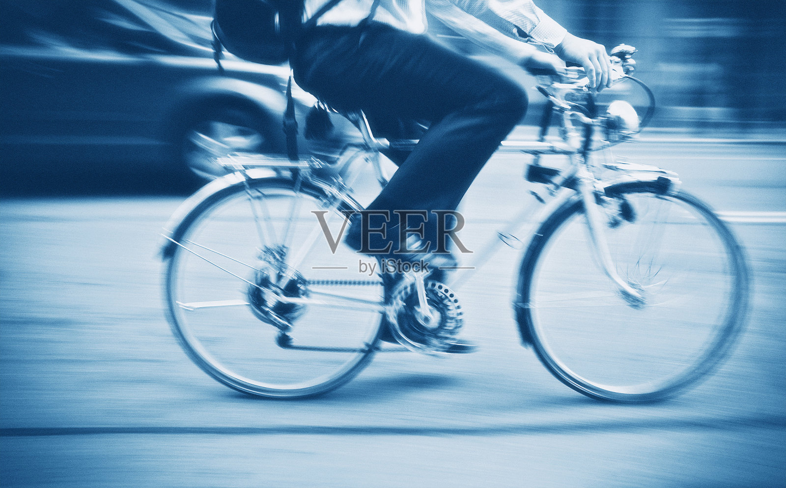 在多伦多骑自行车的人照片摄影图片