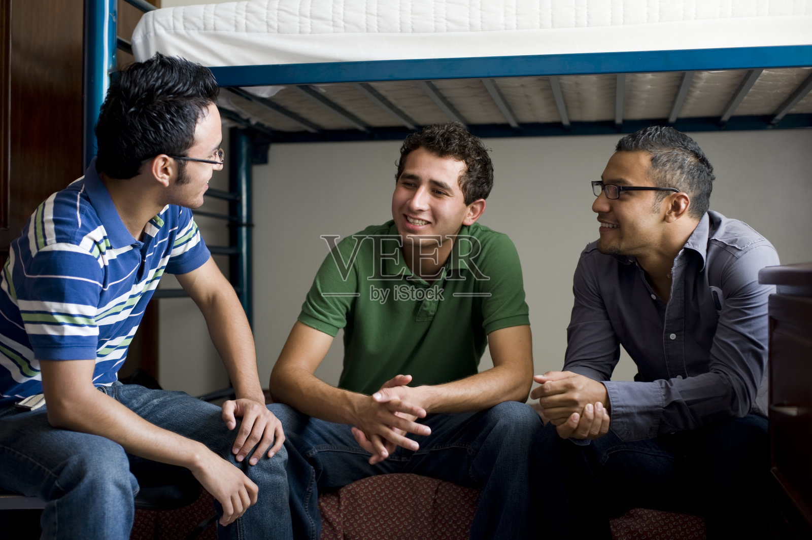 朋友说话照片摄影图片