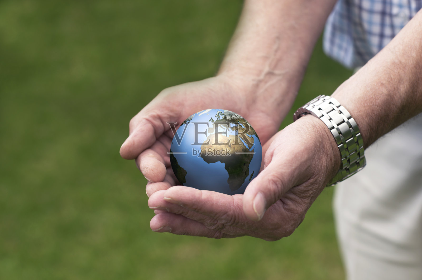 世界掌握在人类手中照片摄影图片