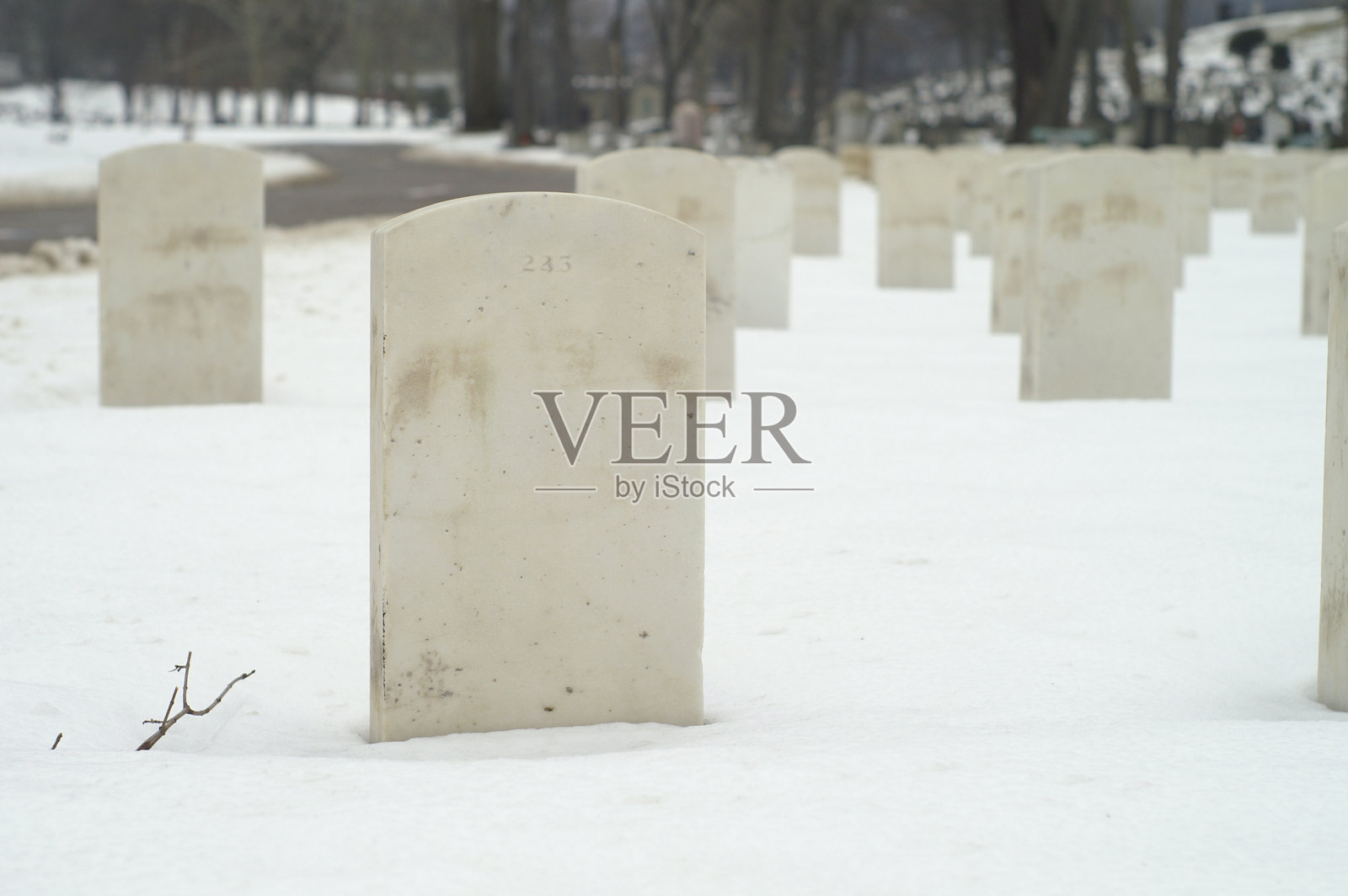 一张古老的军事坟墓的照片照片摄影图片