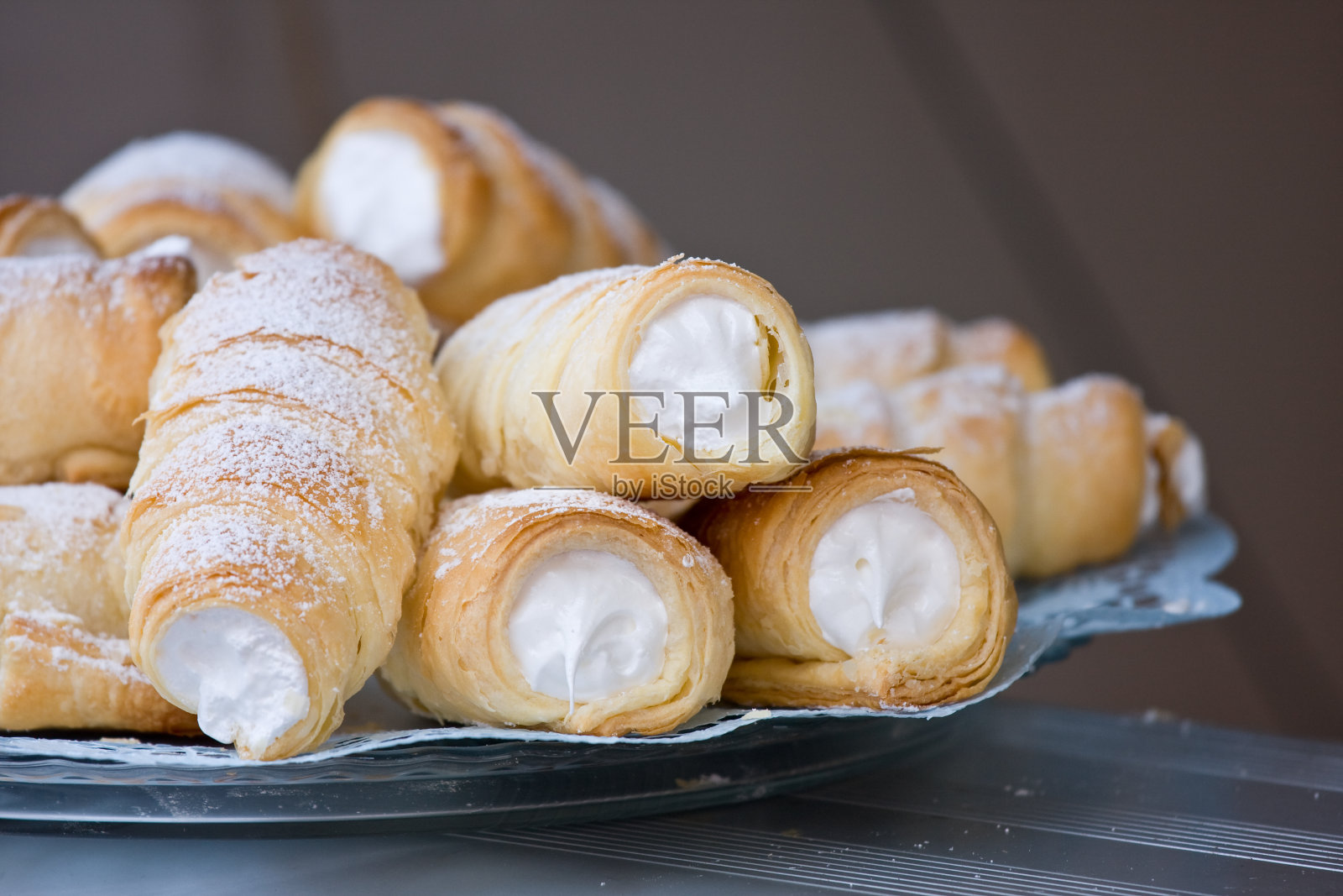 奶油酥皮卷照片摄影图片