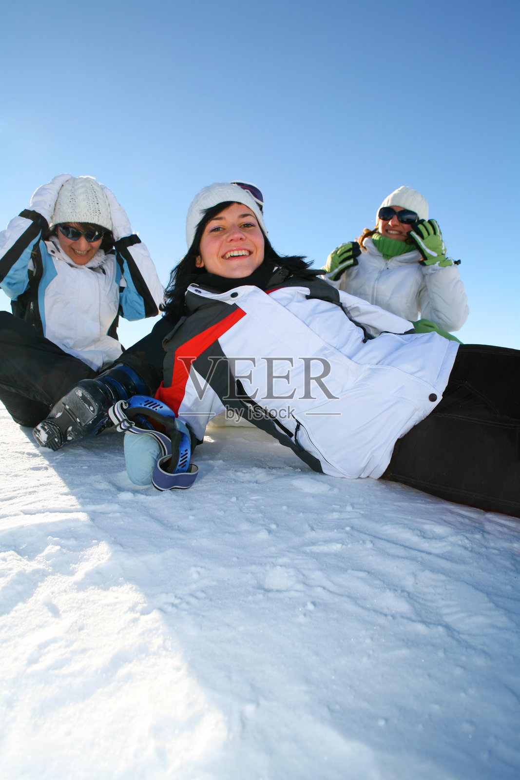 雪地里的朋友照片摄影图片