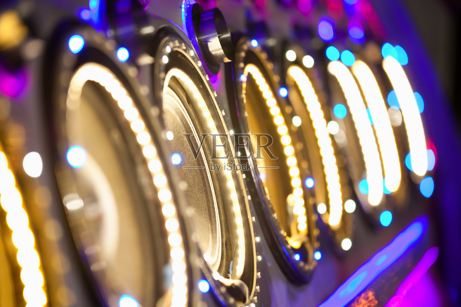 照亮低音扬声器照片摄影图片