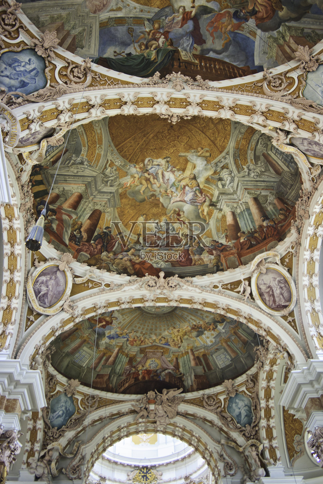 奥地利因斯布鲁克圣雅各布主教座堂内部照片摄影图片