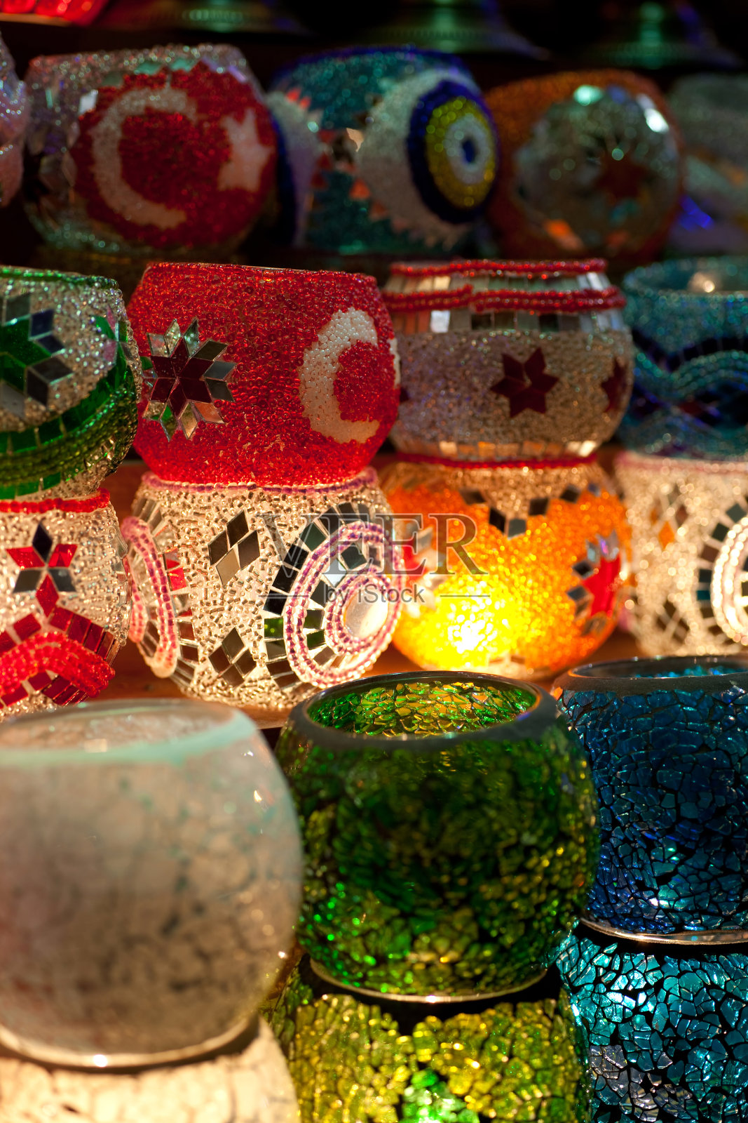 伊斯坦布尔大集市上的土耳其灯照片摄影图片