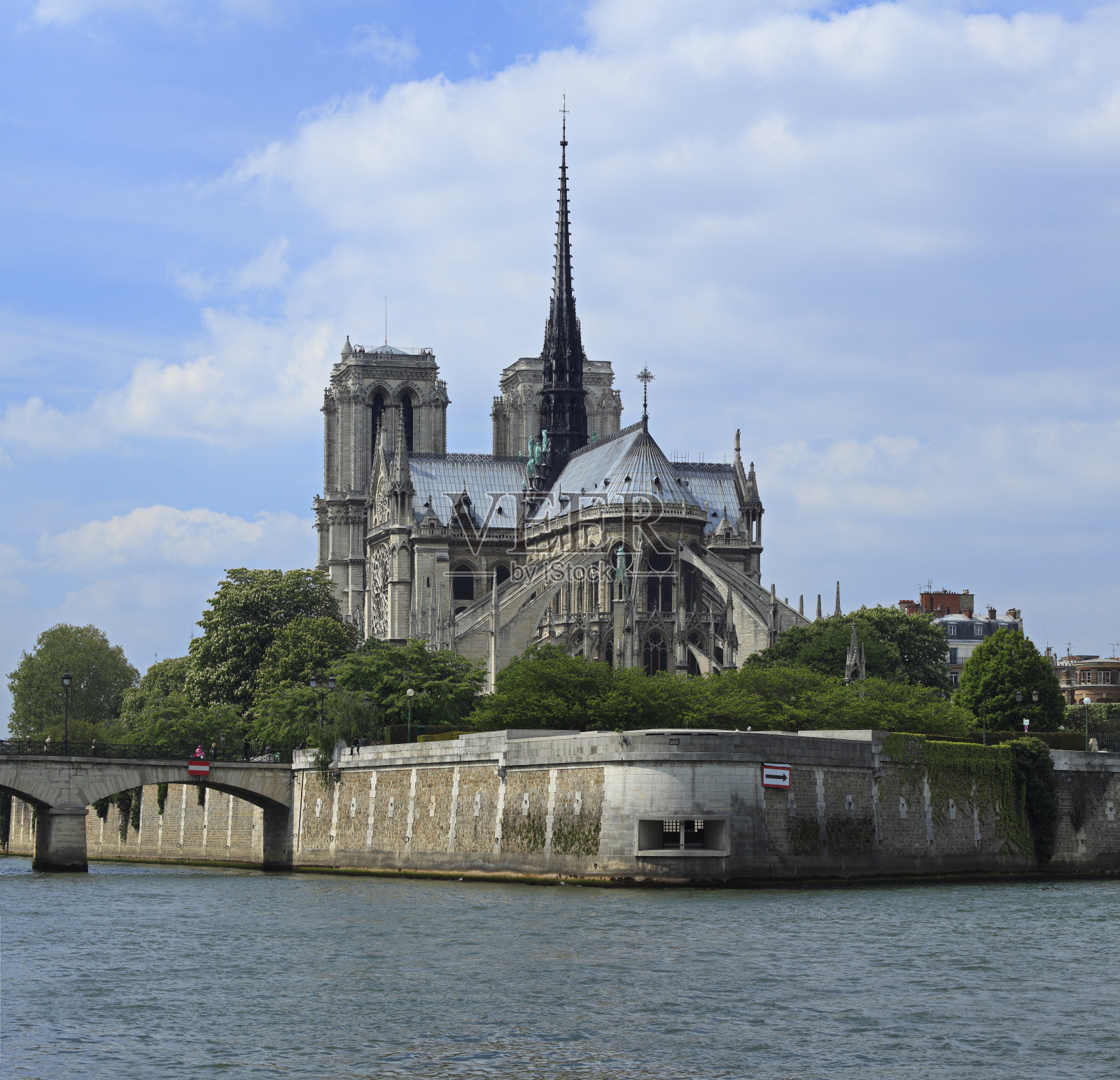 塞纳河上的圣母院照片摄影图片