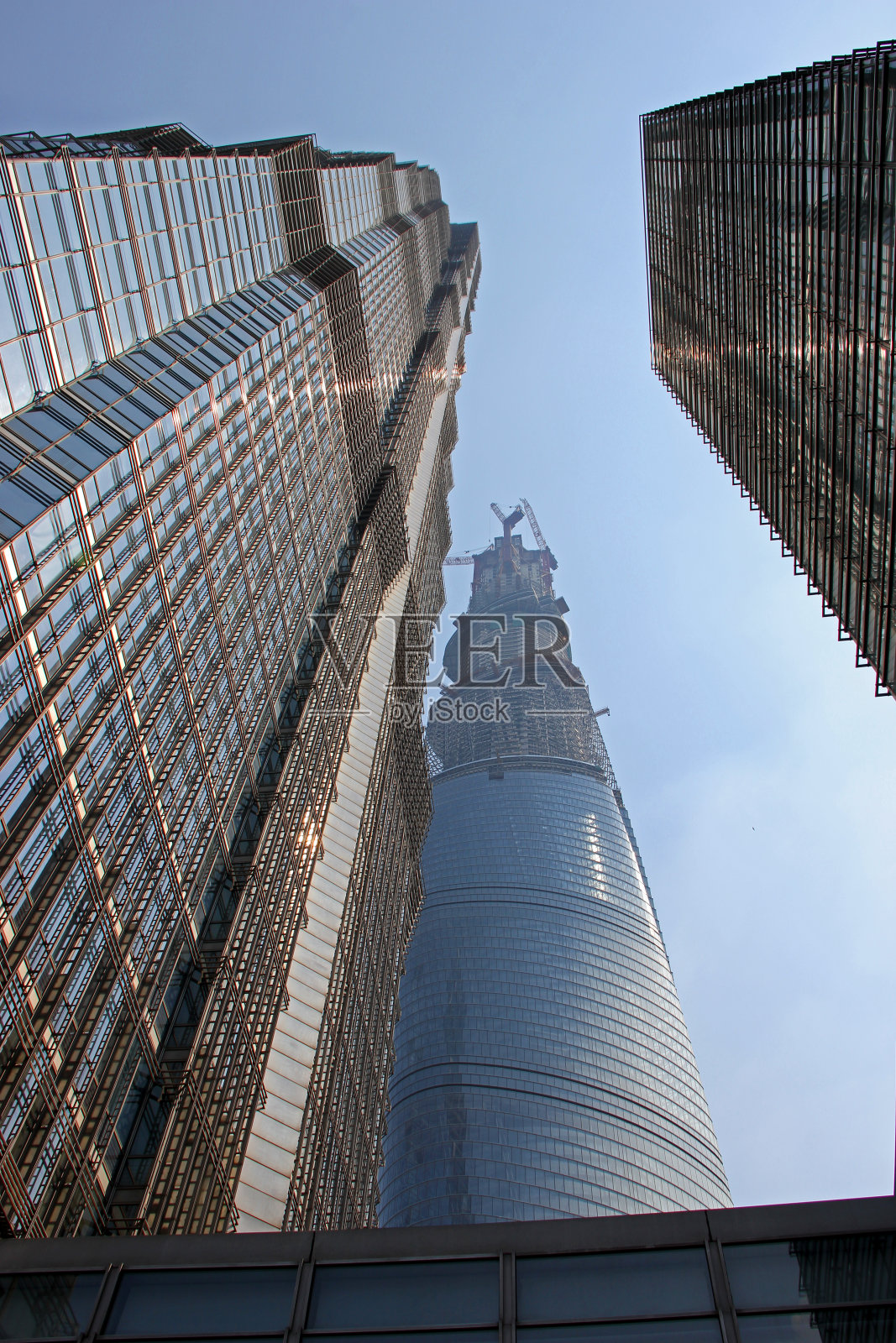 上海摩天大楼的低角度照片摄影图片