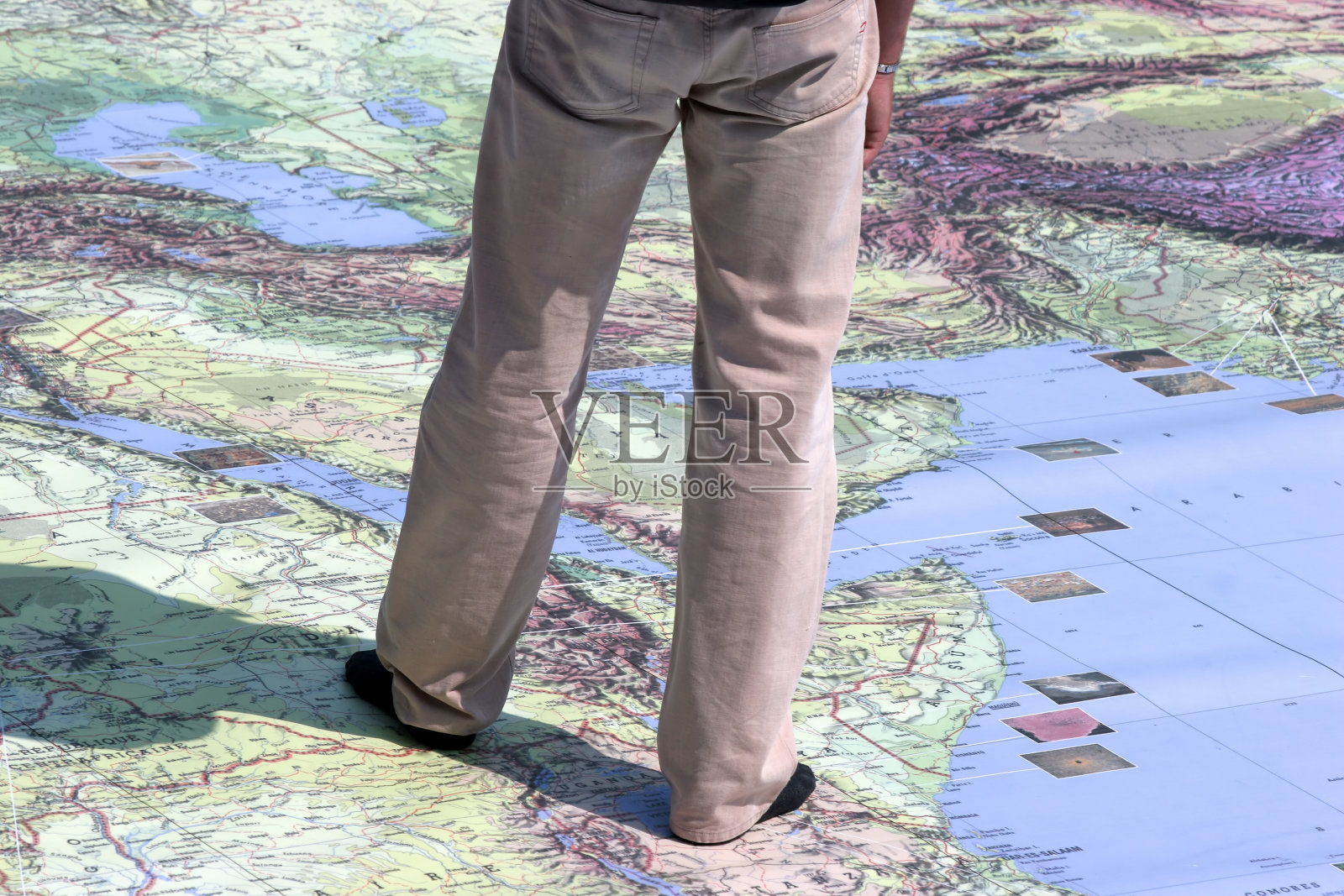 站在麻烦的地方照片摄影图片